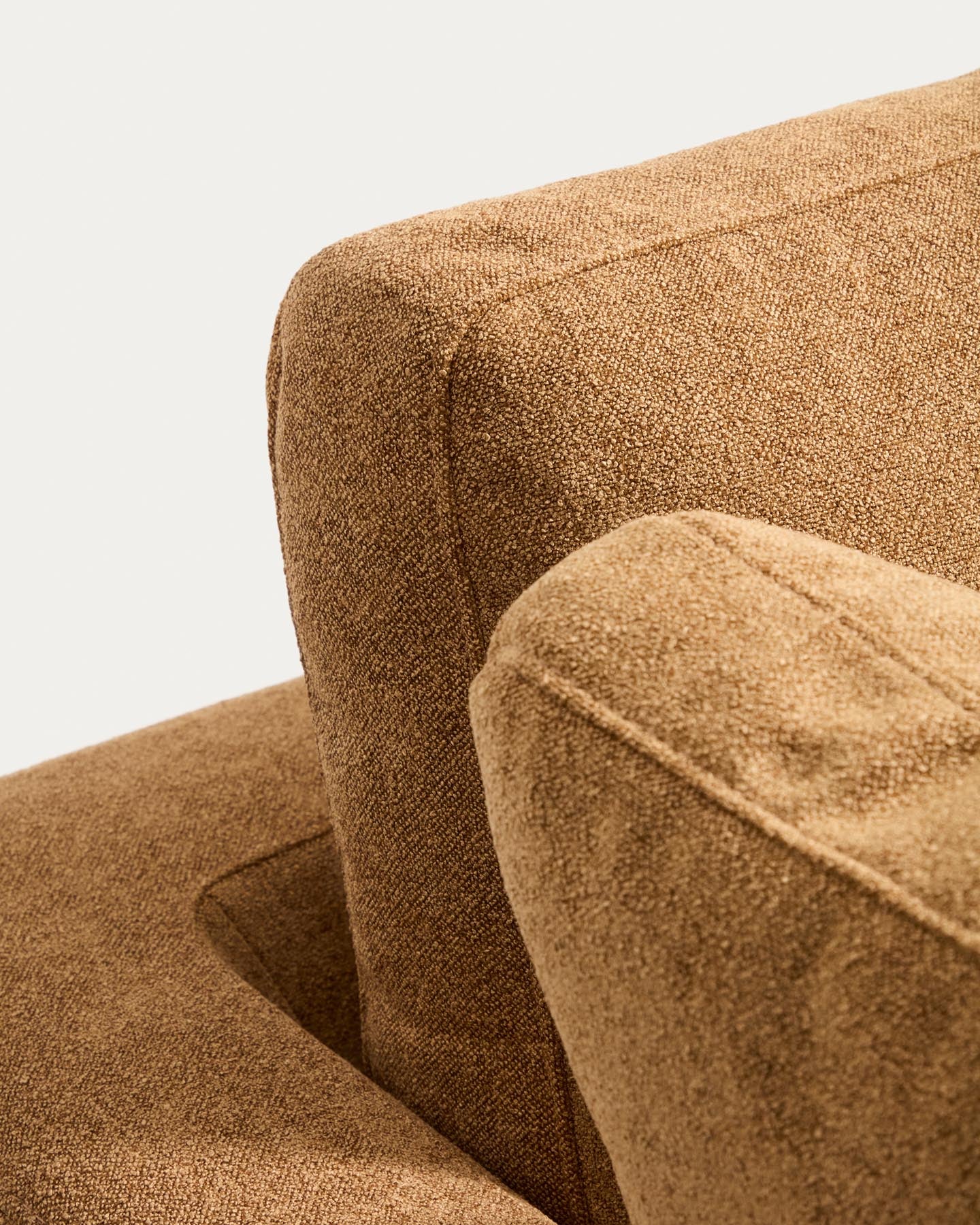 3-Sitzer-Sofa Gala aus senfgelbem Microbouclé, FSC Mix Credit, 210 cm in Senfgelb präsentiert im Onlineshop von KAQTU Design AG. 3er Sofa ist von Kave Home