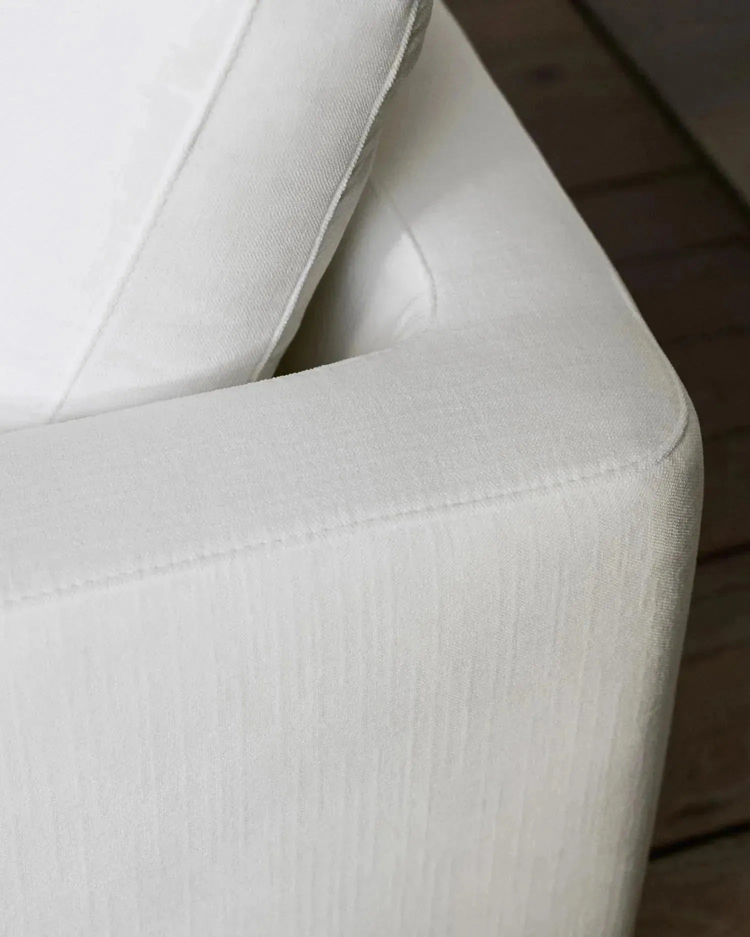 Das weiße Gala 3-Sitzer-Sofa (210 cm) von Kave Home kombiniert modernes Design mit hohem Komfort für Ihr Zuhause.