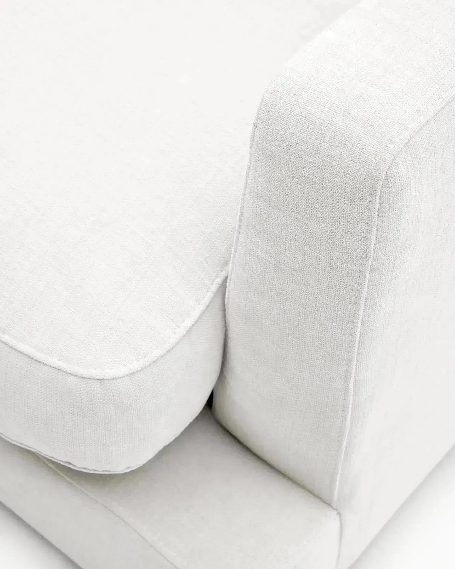 Das weiße Gala 3-Sitzer-Sofa (210 cm) von Kave Home kombiniert modernes Design mit hohem Komfort für Ihr Zuhause.