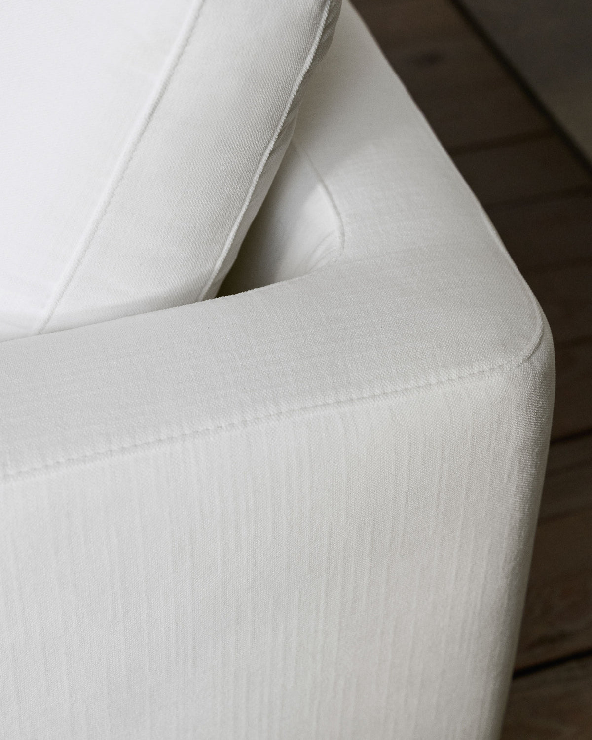 4-Sitzer-Sofa Gala mit weisser Chenille und Chaiselongue rechts FSC Mix Credit 300 cm in Weiss präsentiert im Onlineshop von KAQTU Design AG. 4er Sofa ist von Kave Home