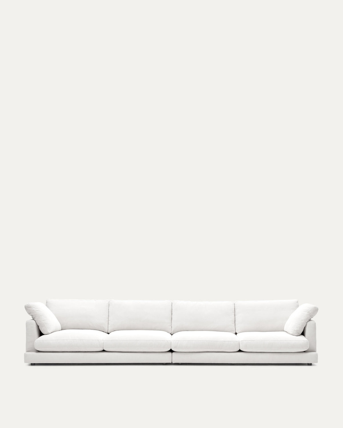 6-Sitzer-Sofa Gala mit weisser Chenille FSC Mix Credit 390 cm von Kave Home