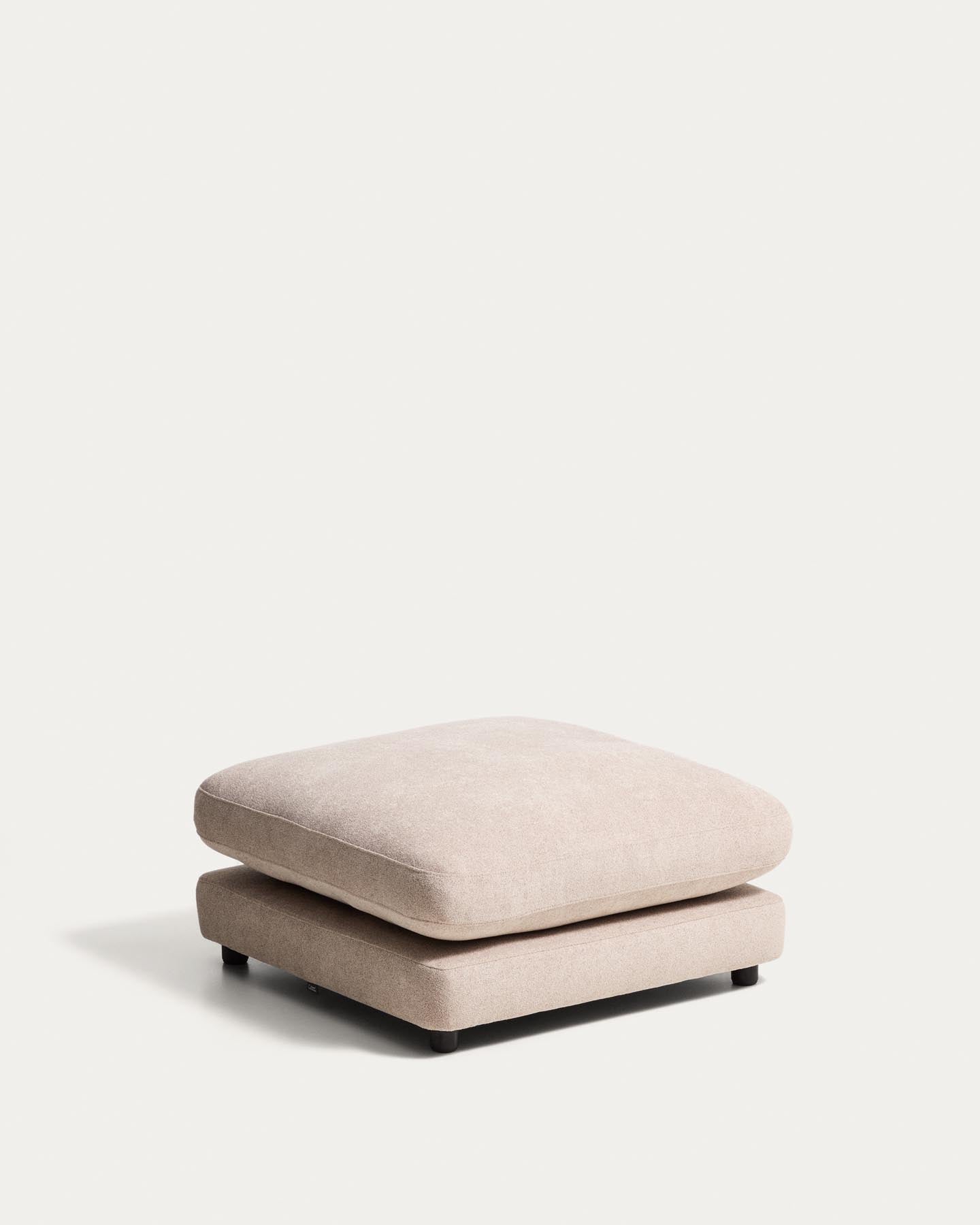 Fussablage Gala aus beigem Microbouclé, FSC Mix Credit, 90 x 90 cm in Beige präsentiert im Onlineshop von KAQTU Design AG. Pouf ist von Kave Home