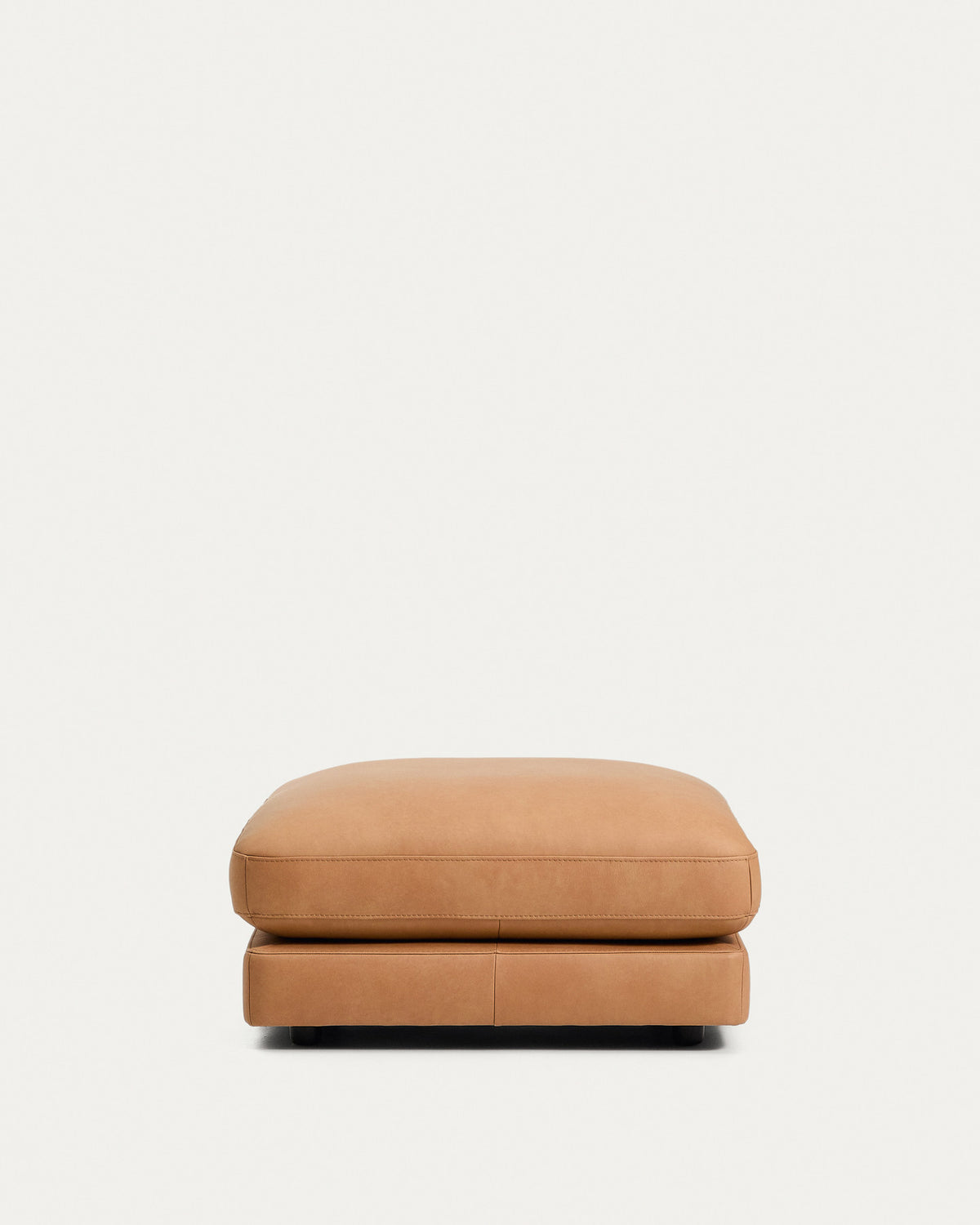 Fussablage Gala in braunem Leder, 90 x 90 cm in Braun präsentiert im Onlineshop von KAQTU Design AG. Pouf ist von Kave Home