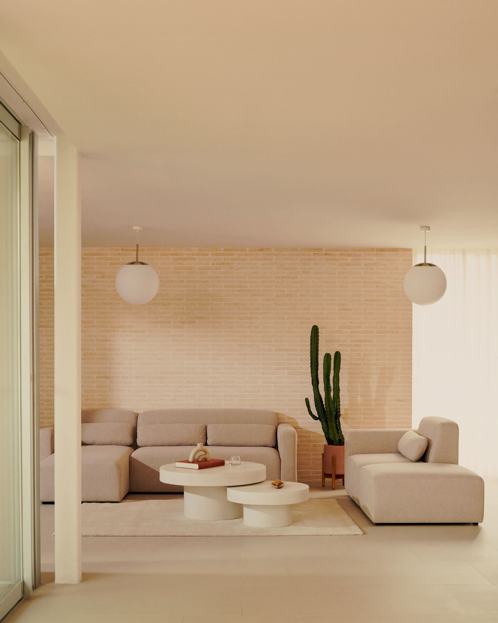 Modulares 3-Sitzer-Sofa mit Chaiselongue, beige, 263 cm, FSC-zertifiziert, von Kave Home. Stilvoll und nachhaltig.