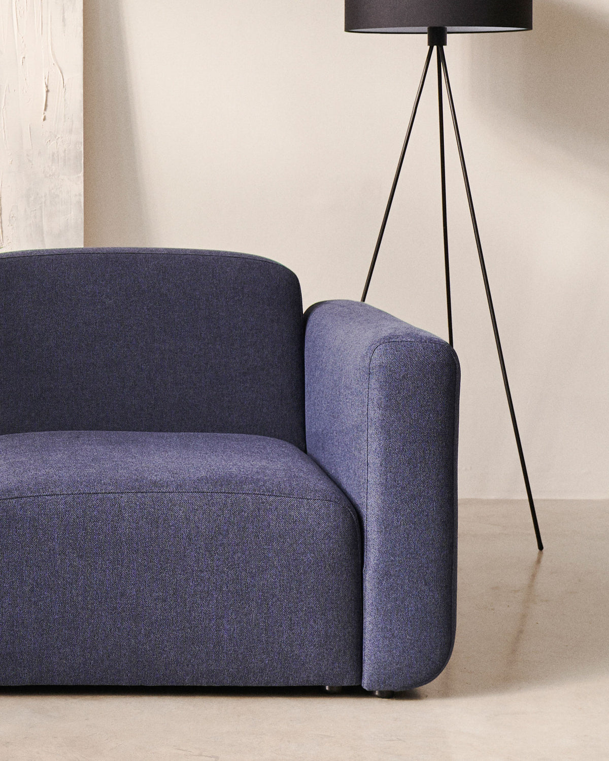 Neom Armlehne in Blau FSC Mix Credit in  präsentiert im Onlineshop von KAQTU Design AG. Modulares Sofa ist von Kave Home