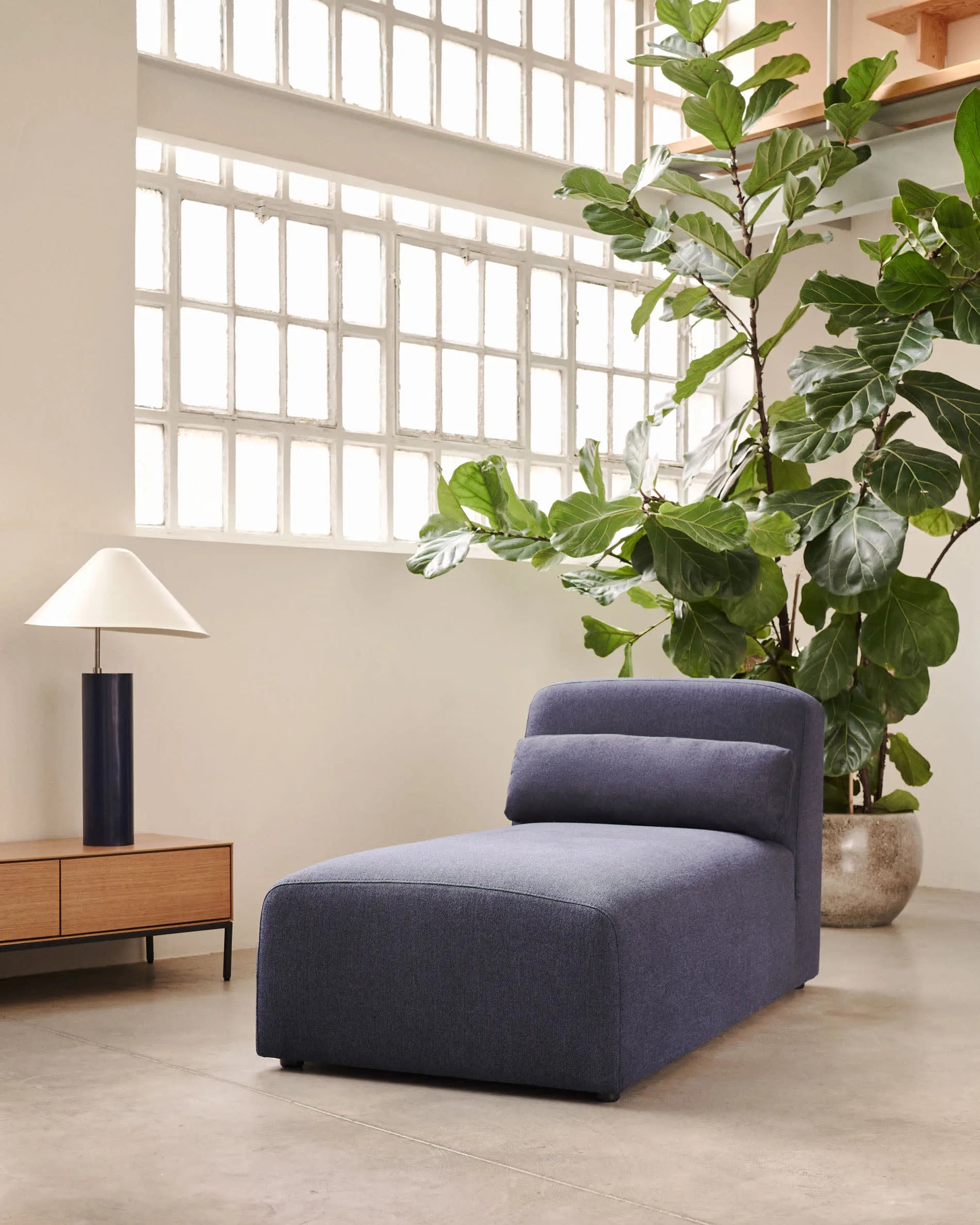 Neom Chaiselongue-Modul in Blau, 152x75 cm, FSC-zertifiziert, von Kave Home – modern, komfortabel und umweltfreundlich.