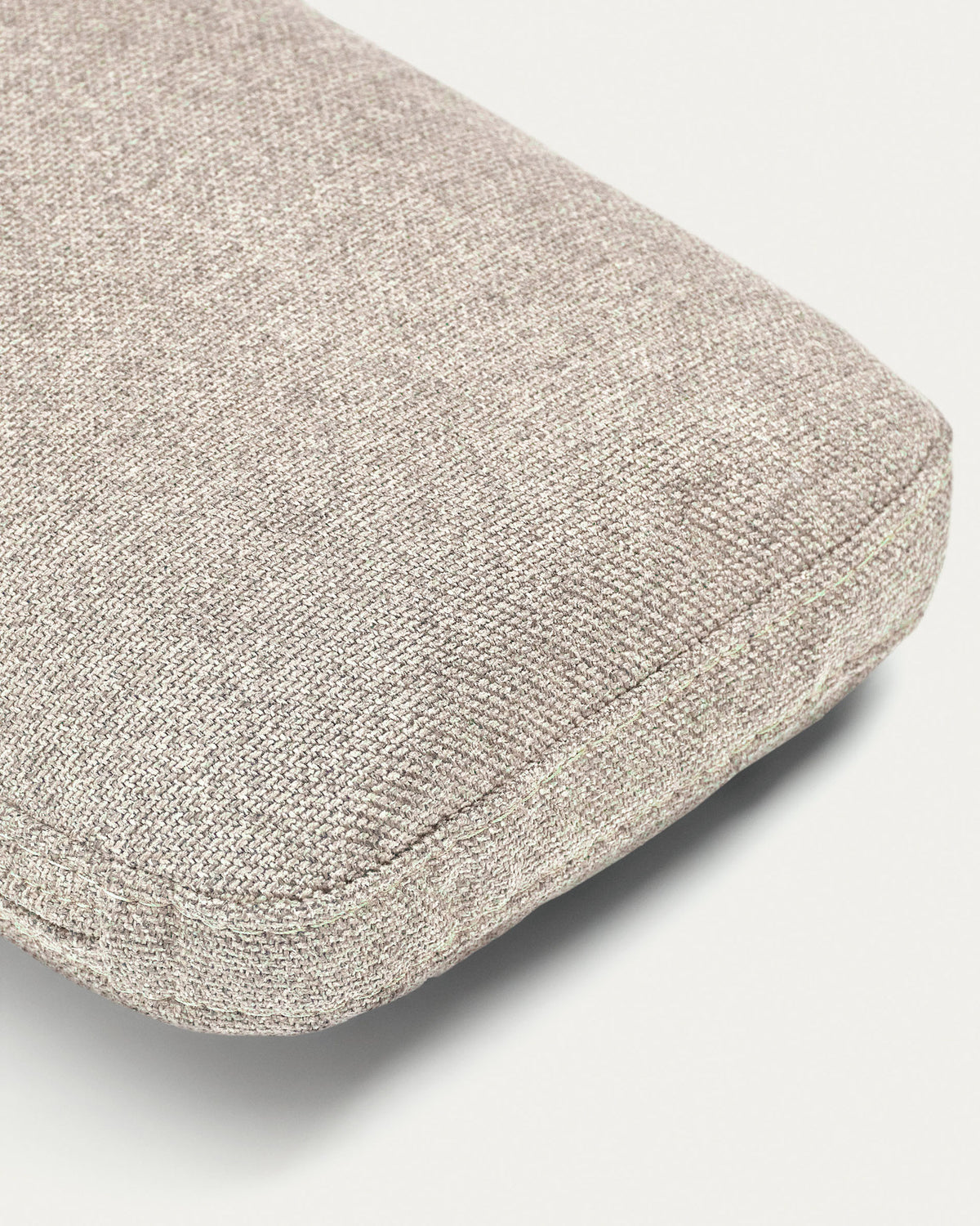 Neom Kissen in Beige 24 x 72 cm in Beige präsentiert im Onlineshop von KAQTU Design AG. Deko Kissen ist von Kave Home