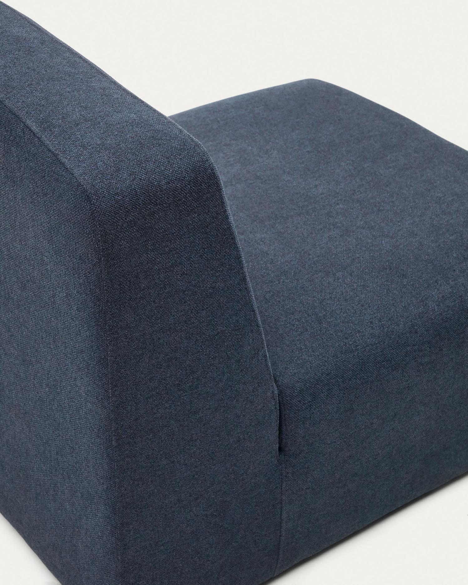 Das Neom Sitzmodul in Blau (75 cm) von Kave Home kombiniert modernes Design, Komfort und Nachhaltigkeit mit FSC-Mix-Zertifikat.
