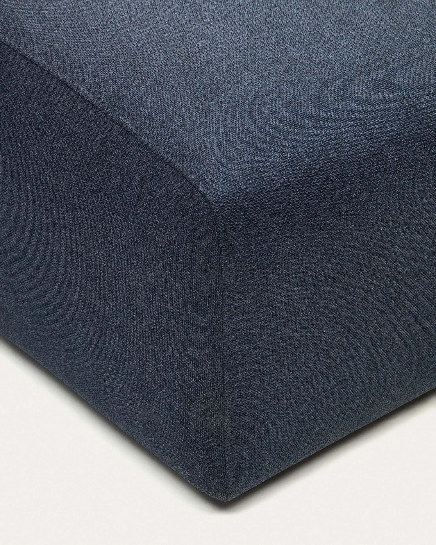 Neom Pouf Randmodul in Blau, 75x89 cm, FSC-zertifiziert. Stilvolles Design von Kave Home für flexible Wohnraumgestaltung.