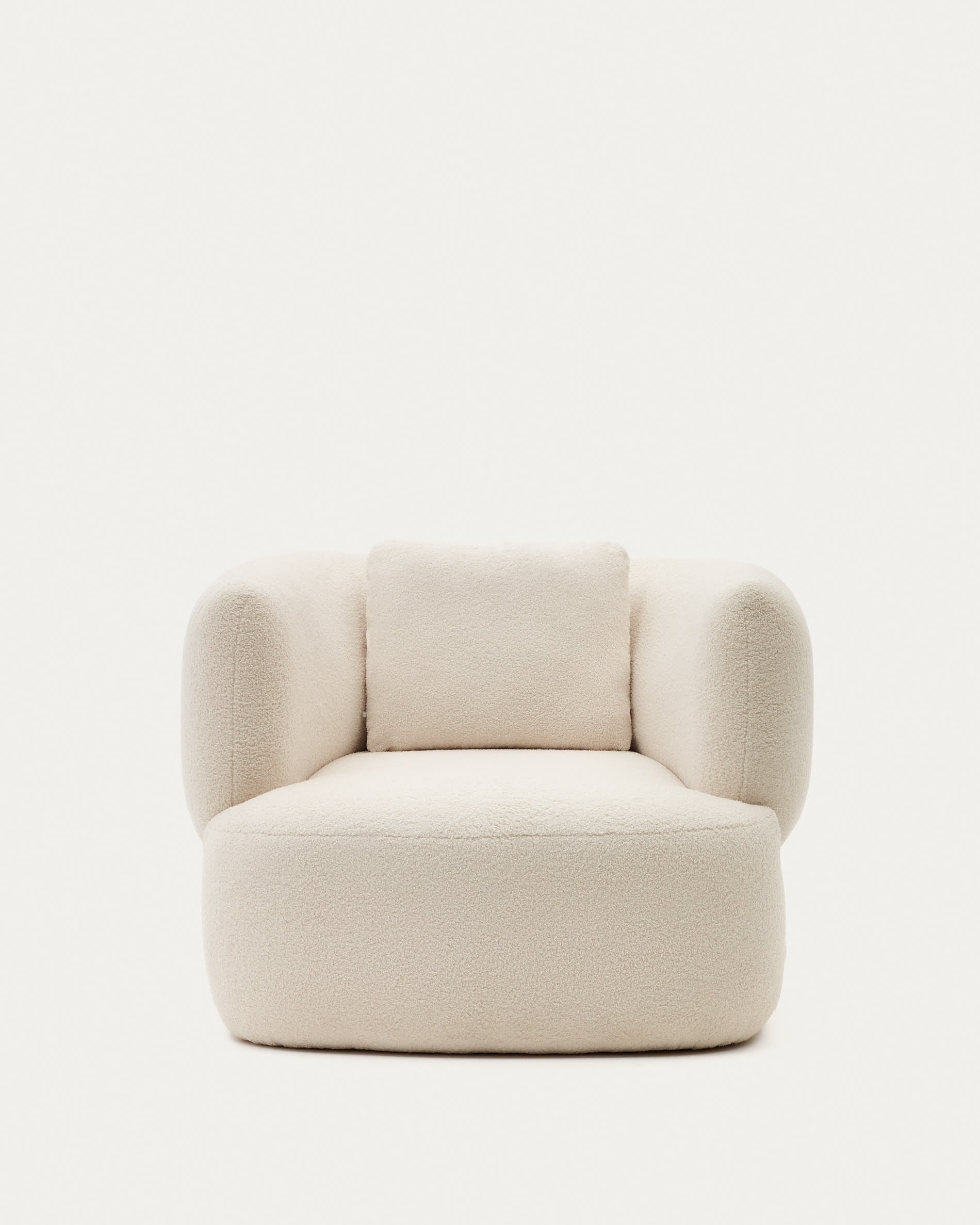 Eleganter Martina Sessel in Ecru Bouclé mit Kissen, FSC-zertifiziert, von Kave Home – stilvoll, komfortabel und nachhaltig.