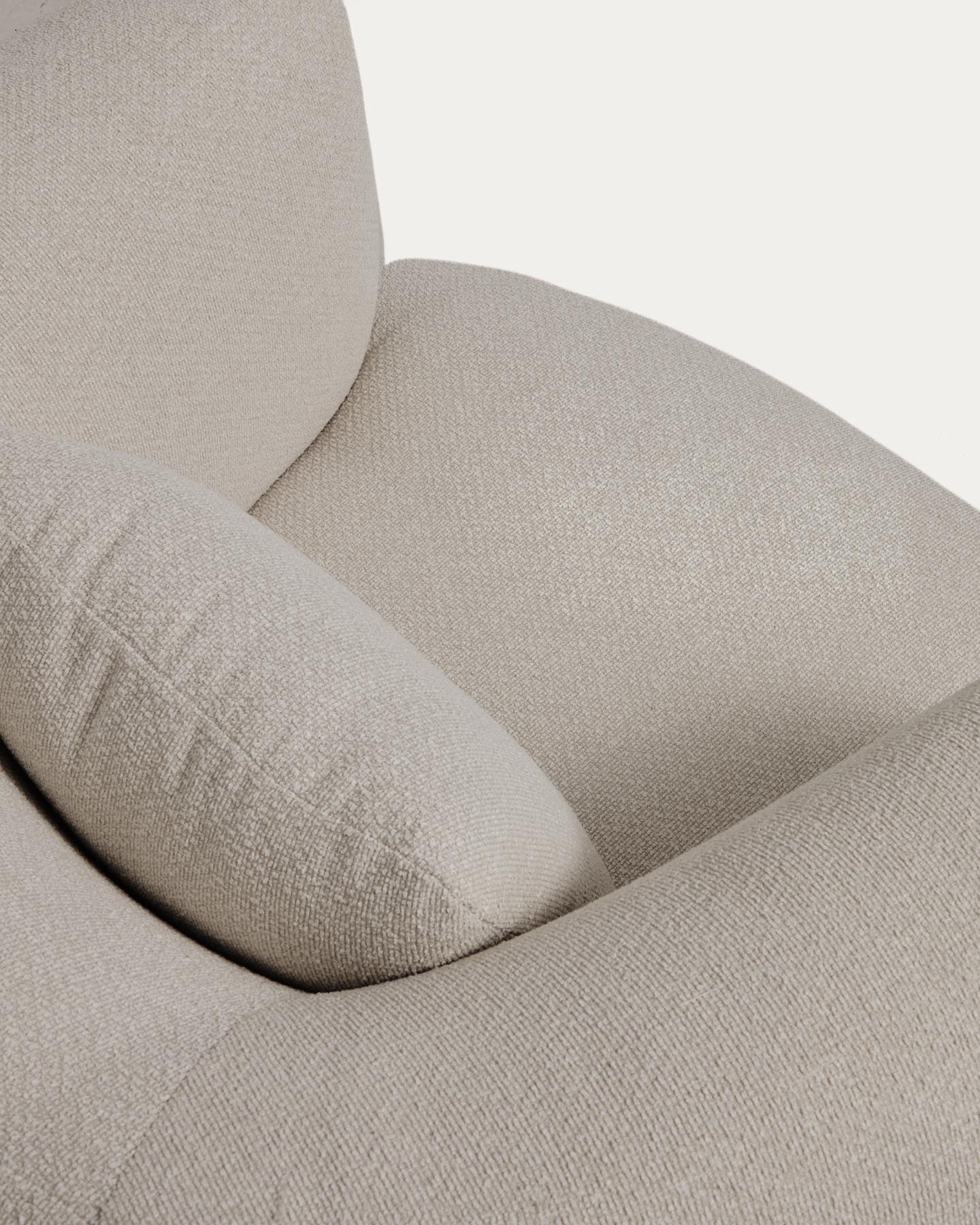 Schwer entflammbarer Drehsessel Martina mit Kissen in Chenille in Steinton FSC Mix Credit in Steinfarben präsentiert im Onlineshop von KAQTU Design AG. Sessel ist von Kave Home
