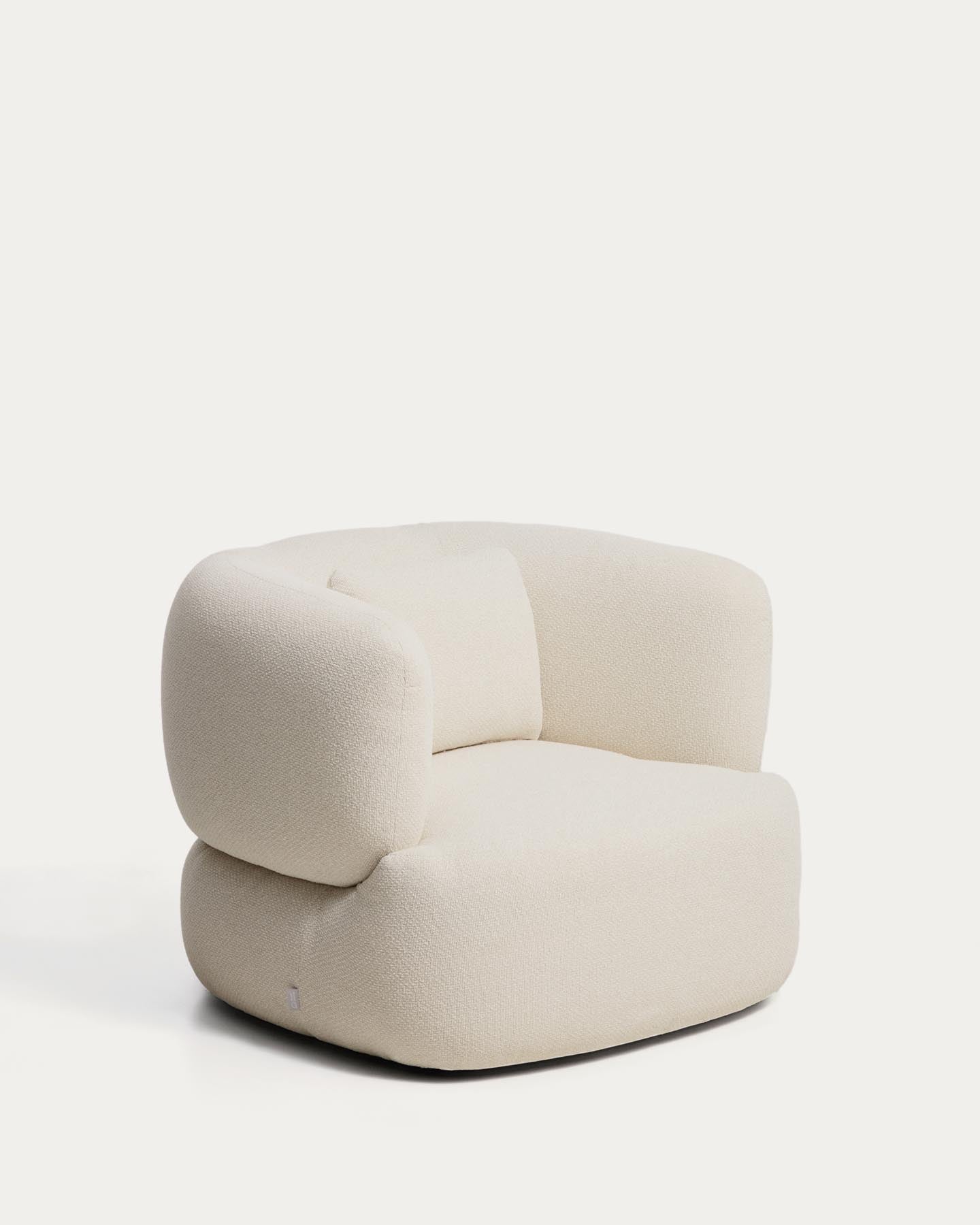 Schwer entflammbarer Drehsessel Martina mit Kissen aus Chenille in Ecru FSC Mix Credit in Ecru präsentiert im Onlineshop von KAQTU Design AG. Sessel ist von Kave Home