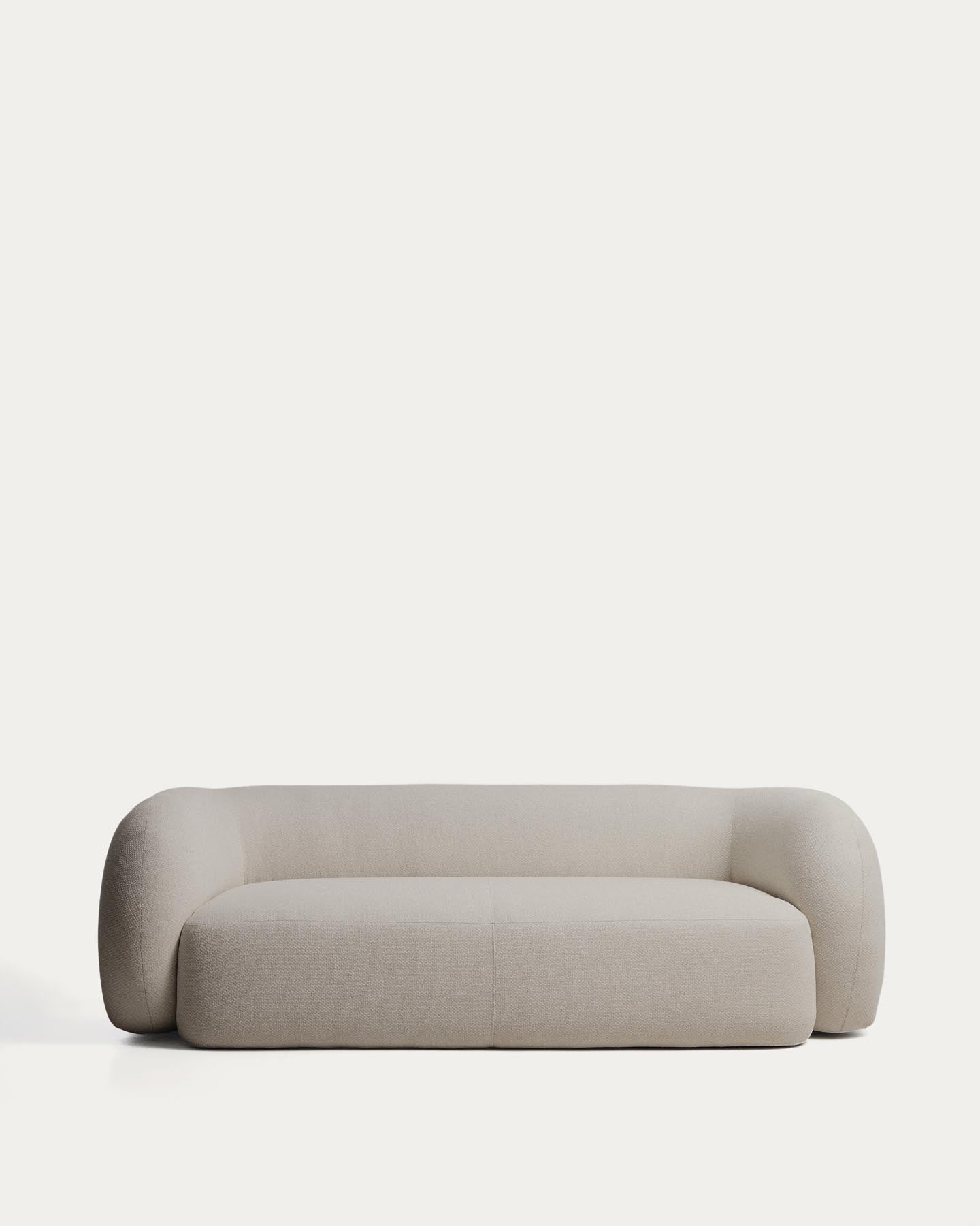 Schwer entflammbares 3-Sitzer-Sofa Martina in Lammfelloptik in Steinton 246 cm FSC Mix Credit in Steinfarben präsentiert im Onlineshop von KAQTU Design AG. 3er Sofa ist von Kave Home