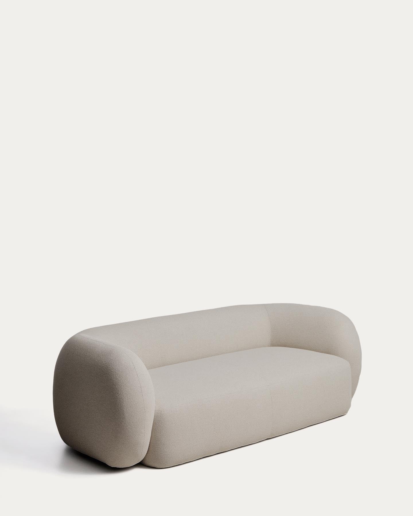 Schwer entflammbares 3-Sitzer-Sofa Martina in Lammfelloptik in Steinton 246 cm FSC Mix Credit in Steinfarben präsentiert im Onlineshop von KAQTU Design AG. 3er Sofa ist von Kave Home