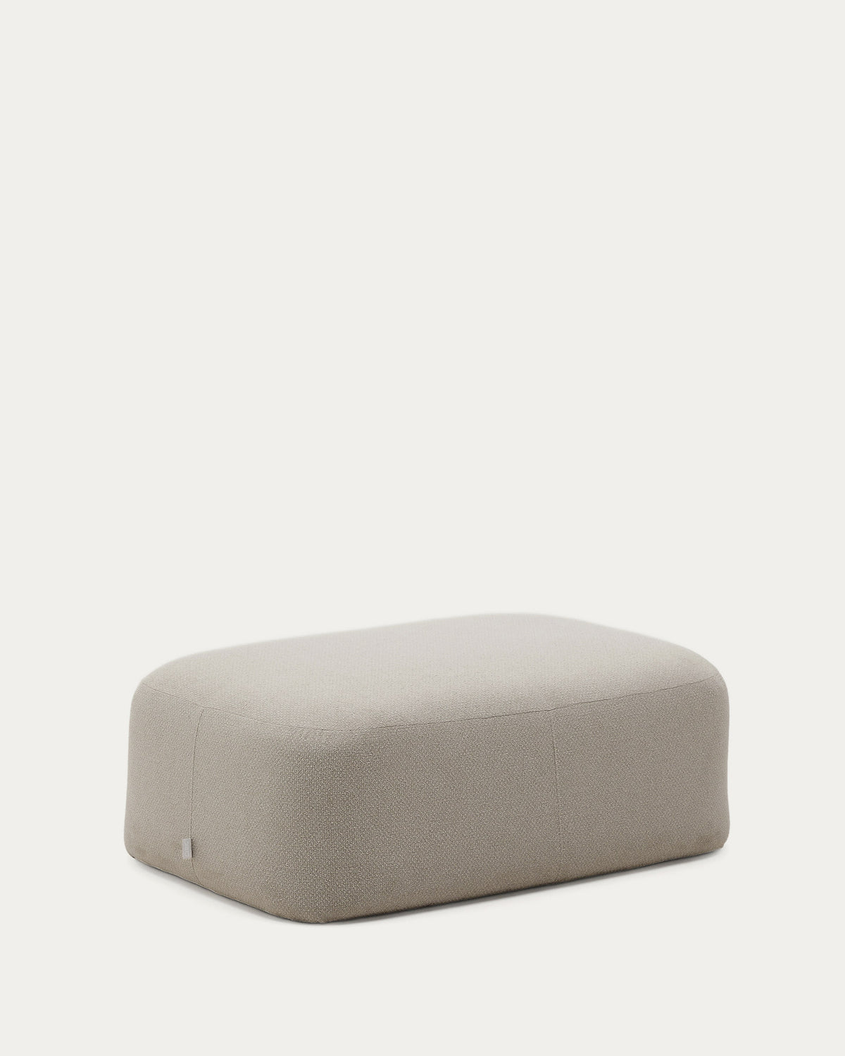 Fussablage Martina mit Chenille in Steinton 123 x 85 cm in Steinfarben präsentiert im Onlineshop von KAQTU Design AG. Pouf ist von Kave Home
