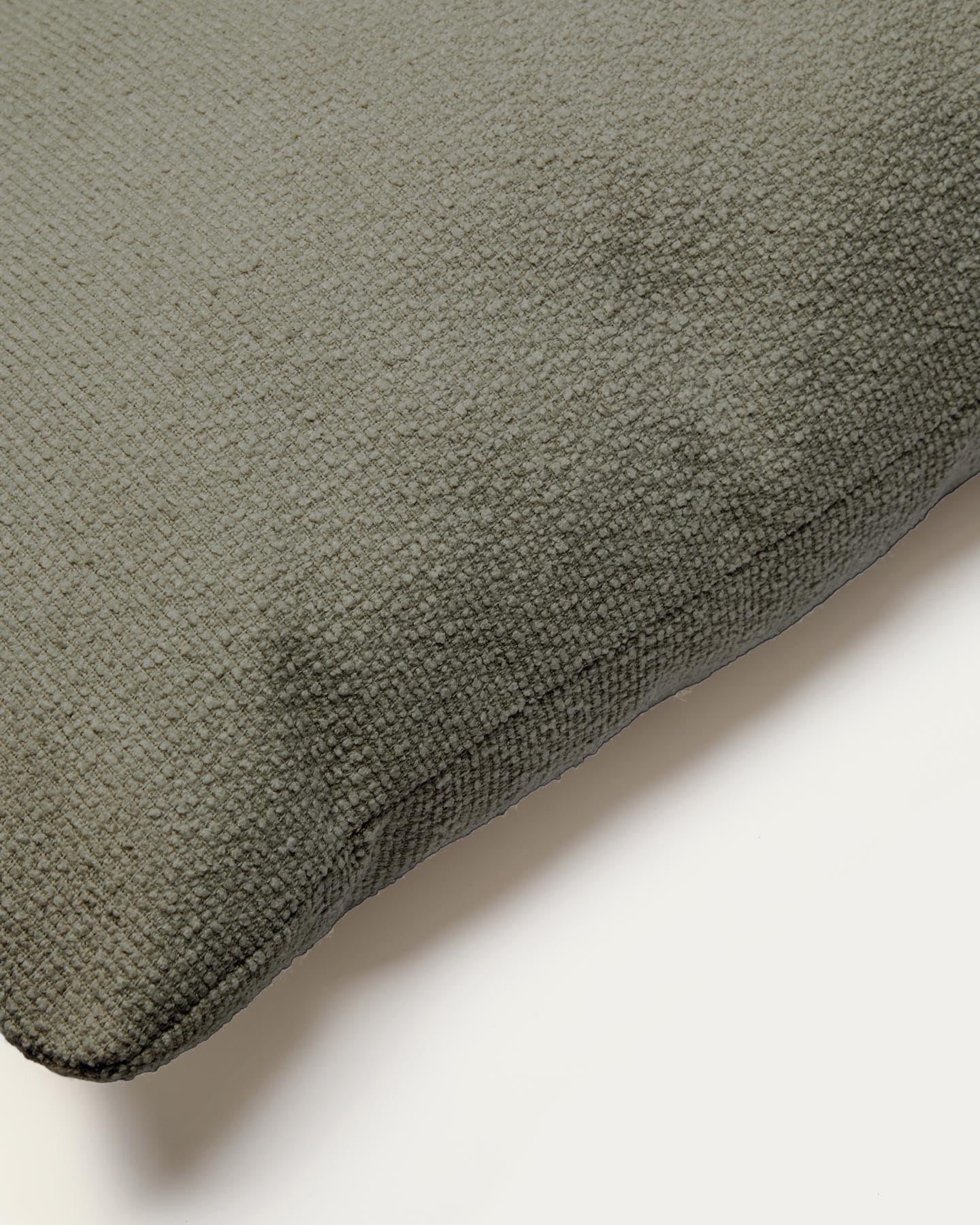 Kissen Martina mit Chenille in Grün 60 x 52 cm in Grün präsentiert im Onlineshop von KAQTU Design AG. Deko Kissen ist von Kave Home