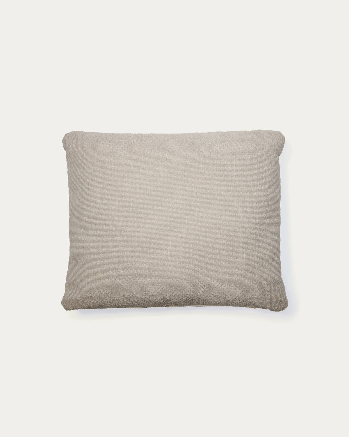 Schwer entflammbares Kissen Martina in Chenille in Steinton 60 x 52 cm in Steinfarben präsentiert im Onlineshop von KAQTU Design AG. Deko Kissen ist von Kave Home