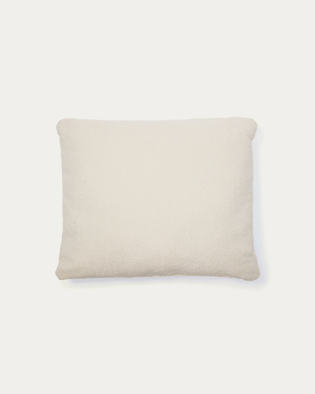 Kissen Martina mit Chenille in Ecru 60 x 52 cm in Ecru präsentiert im Onlineshop von KAQTU Design AG. Deko Kissen ist von Kave Home