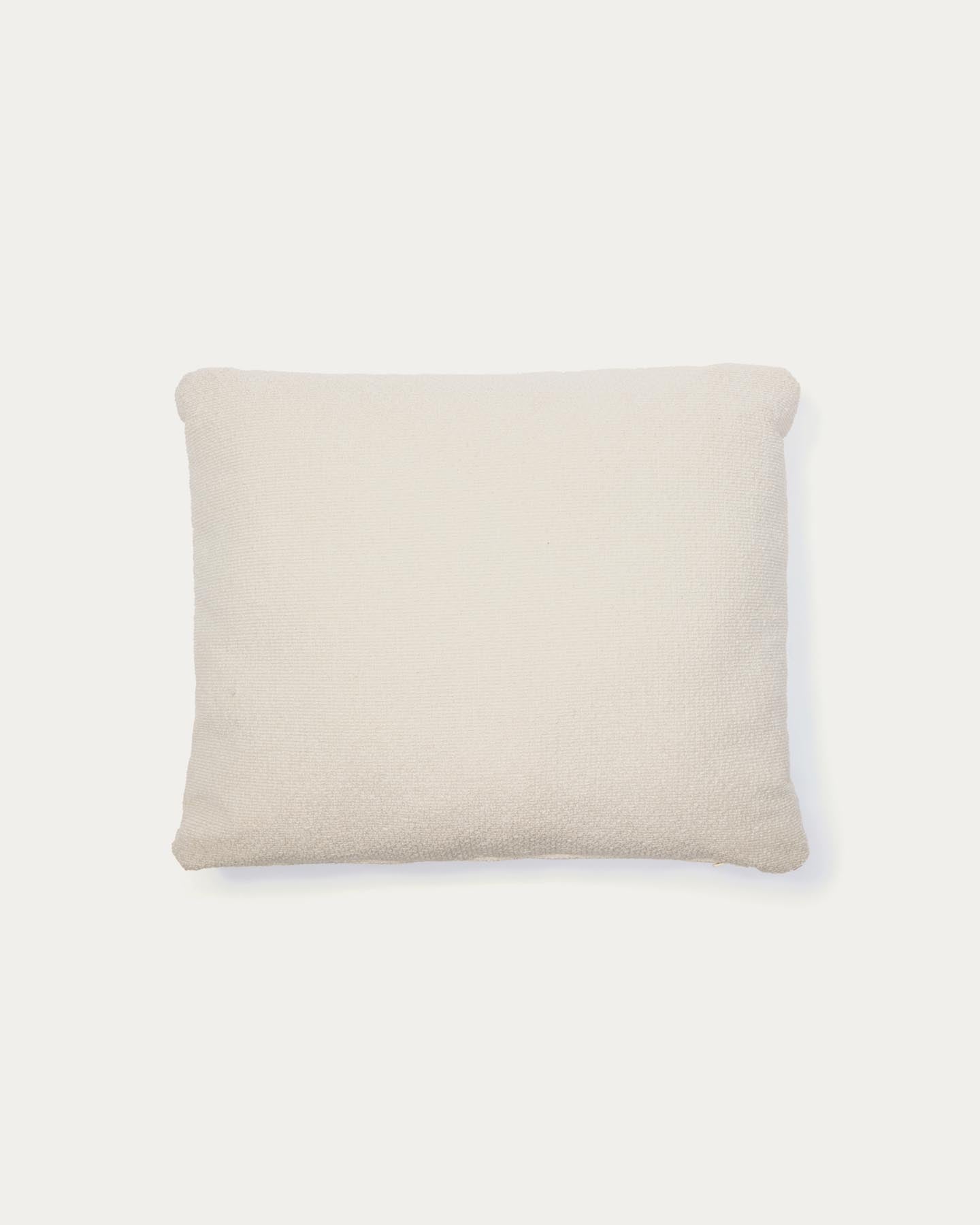 Schwer entflammbares Kissen Martina aus Chenille in Ecru 60 x 52 cm in Ecru präsentiert im Onlineshop von KAQTU Design AG. Deko Kissen ist von Kave Home