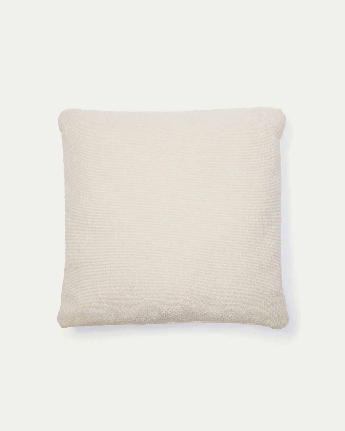 Schwer entflammbares Kissen Martina aus Chenille in Ecru 52 x 52 cm in Ecru präsentiert im Onlineshop von KAQTU Design AG. Deko Kissen ist von Kave Home