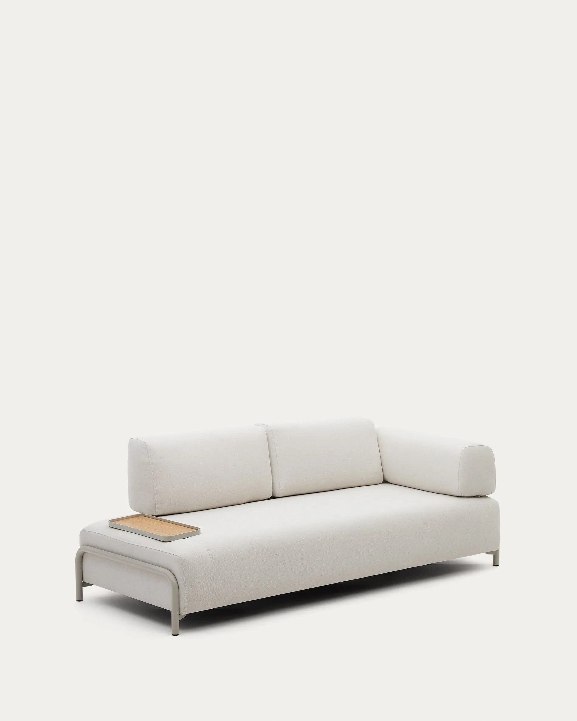 Elegantes 3-Sitzer-Sofa in Beige mit Eichenfurnier-Tablett und stabilem Metallgestell, ideal für stilvolle Entspannung.
