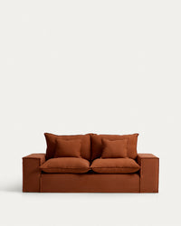 Divano Anarela a 2 posti con rivestimento sfoderabile in 100% lino color terracotta.<tc>ott</tc>a, 240 cm, FSC Mix Credit