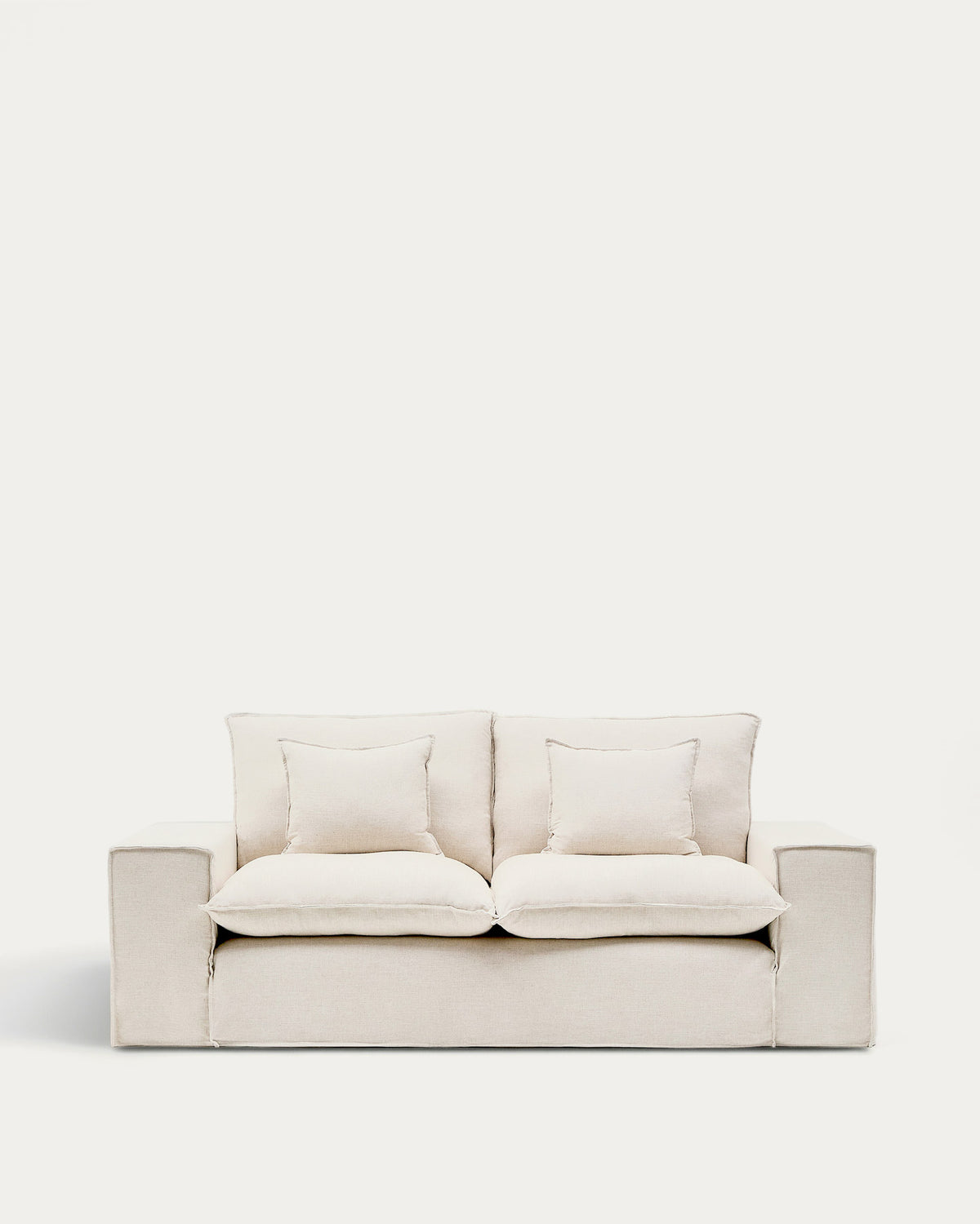 Abziehbares 2-Sitzer-Sofa Anarela mit beigen Leinenkissen FSC Mix Credit 240 cm. in Beige präsentiert im Onlineshop von KAQTU Design AG. 2er Sofa ist von Kave Home