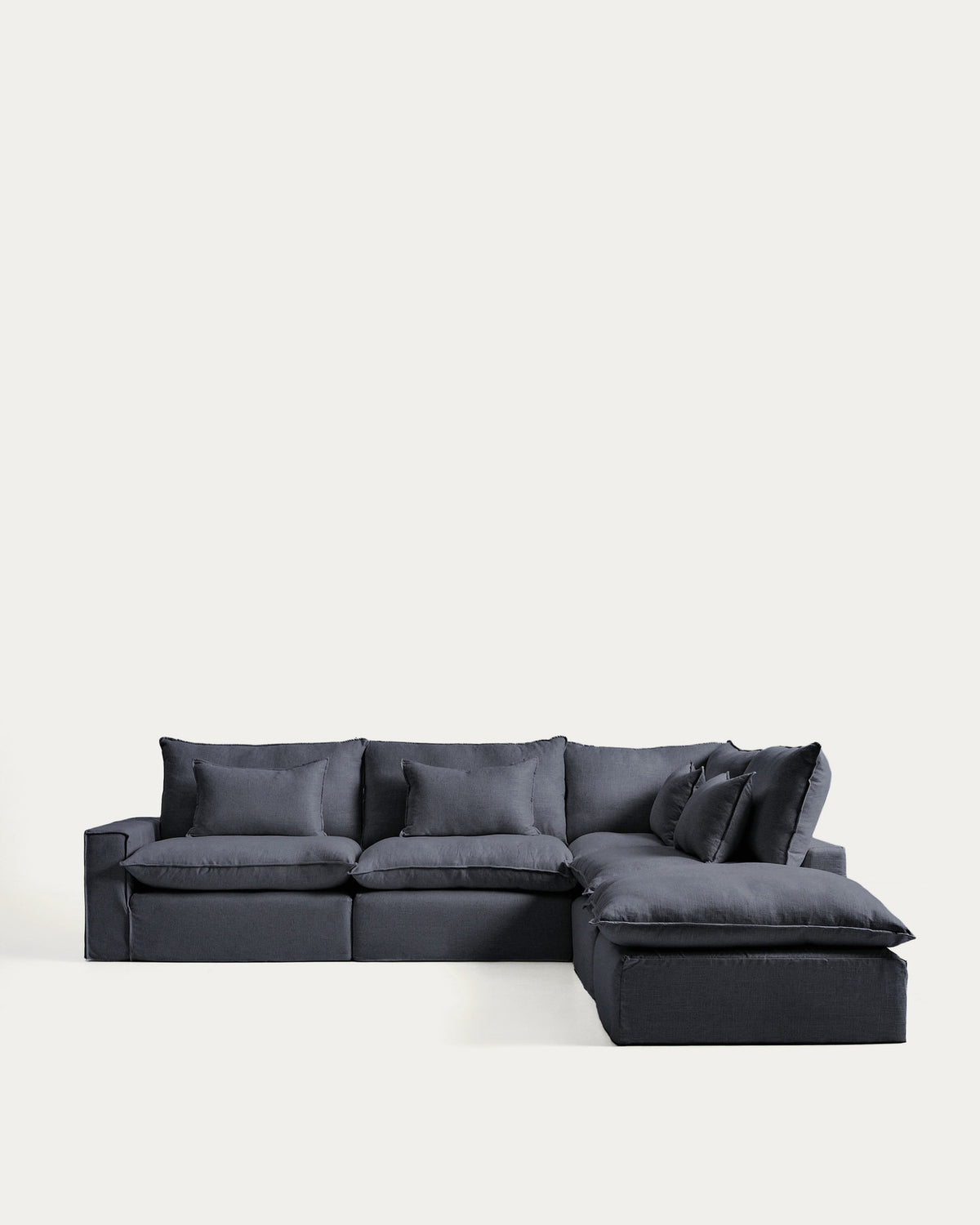 Modulares 6-Sitzer-Ecksofa Anarela mit abnehmbarem Bezug aus Leinen und Viskose in Dunkelgrau, 347 x 307 cm, FSC Mix Credit in Dunkelgrau präsentiert im Onlineshop von KAQTU Design AG. 5er Sofa ist von Kave Home