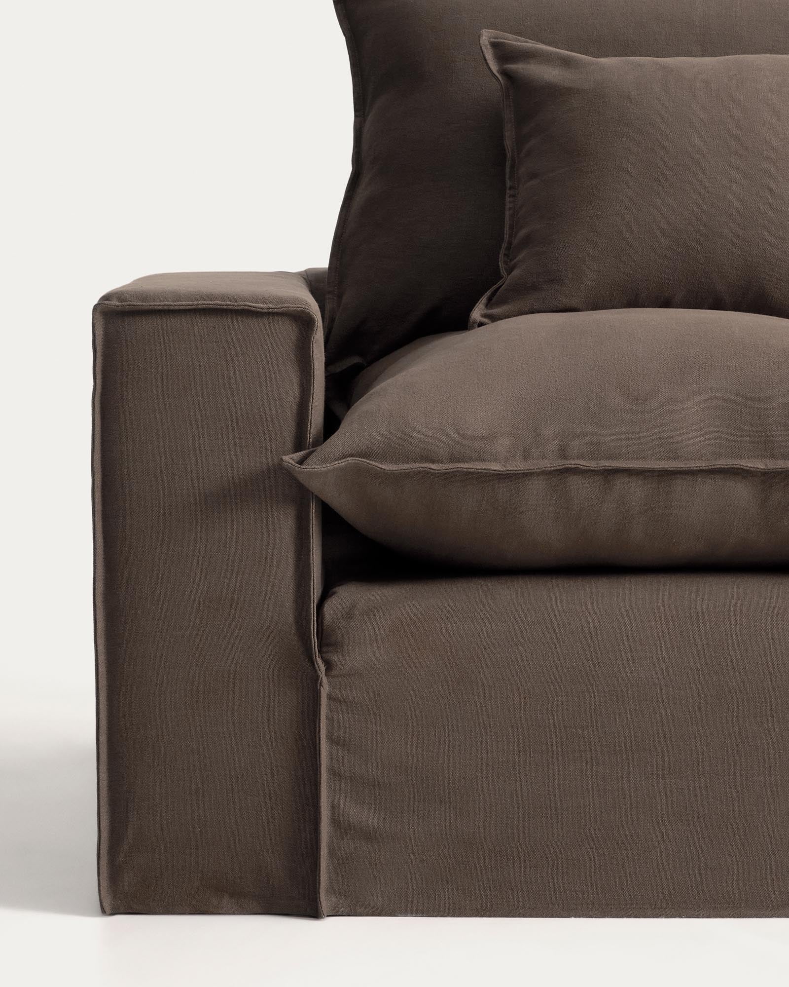 Elegantes modulares Ecksofa Anarela in Taupe, 307 x 287 cm, mit abnehmbarem Leinenbezug und FSC Mix Credit, ideal für stilvolle Wohnräume.