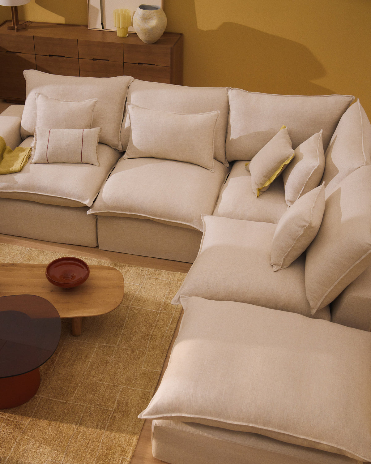 Modulares 4-Sitzer-Ecksofa Anarela mit abnehmbarem Bezug aus Leinen und Viskose in Beige, 307 x 287 cm, FSC Mix Credit in Beige präsentiert im Onlineshop von KAQTU Design AG. 4er Sofa ist von Kave Home