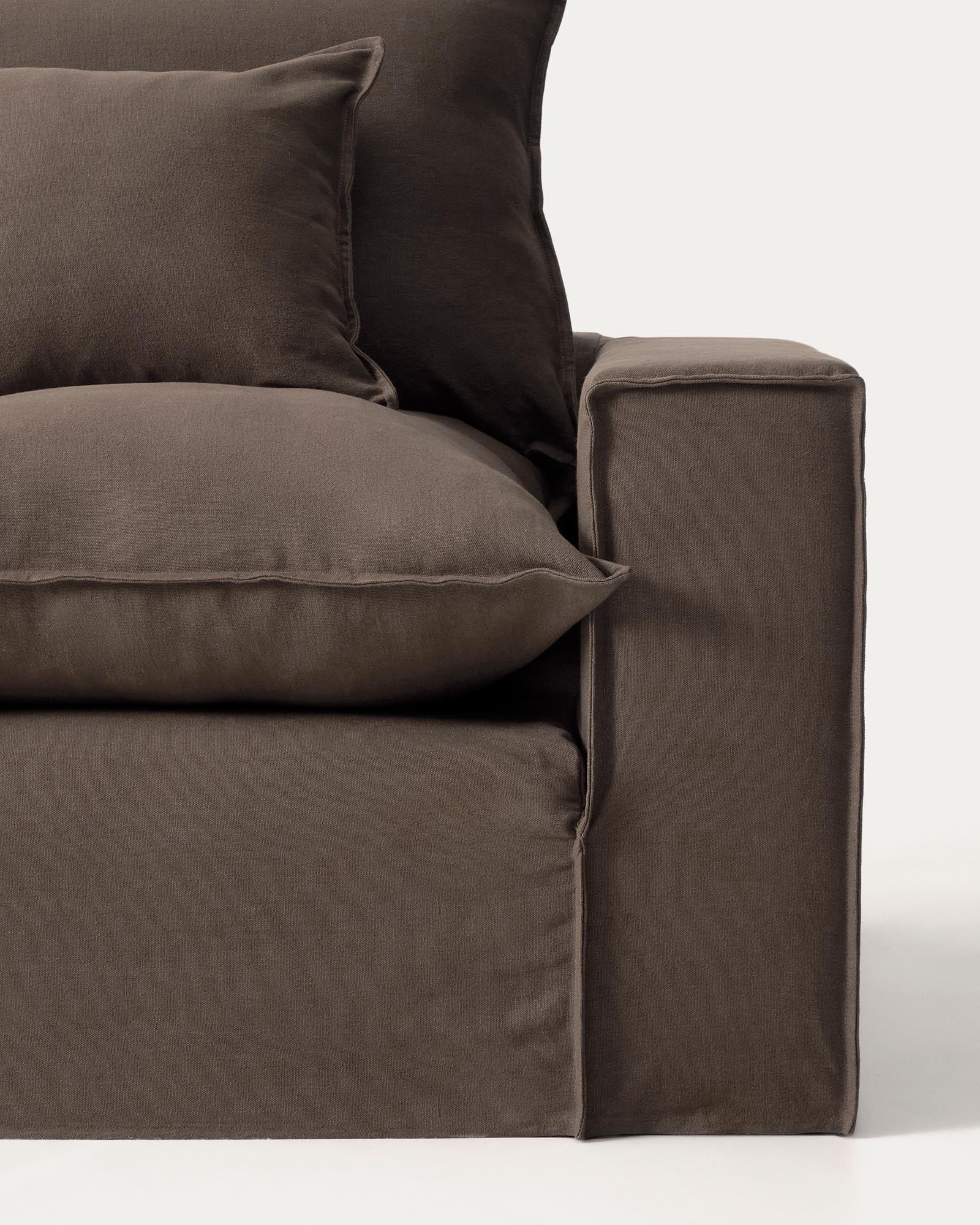 Elegantes modulares Ecksofa Anarela in Taupe, 4-Sitzer mit abnehmbarem Leinenbezug, ideal für stilvolle Wohnräume.