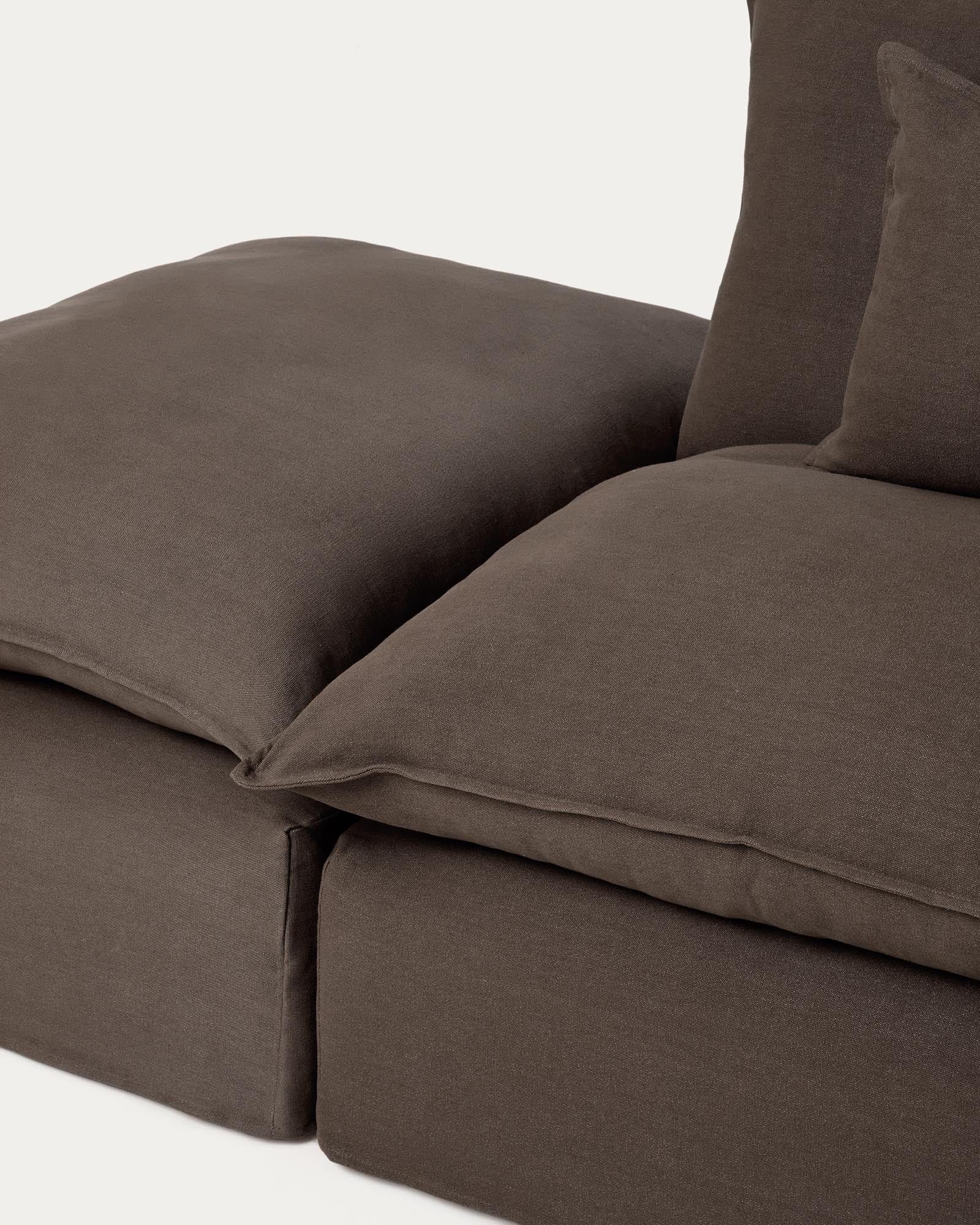 Gemütliches 4-Sitzer-Ecksofa Anarela in Taupe, modulares Design mit abnehmbarem Leinenbezug, perfekt für moderne Wohnkonzepte.
