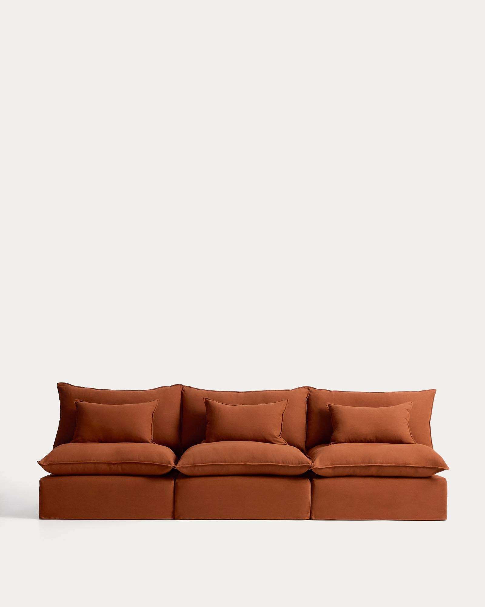 5-Sitzer-Modularsofa Anarela mit abnehmbarem Bezug aus Leinen in Terrakotta, 330 cm, FSC Mix Credit in Terrakotta präsentiert im Onlineshop von KAQTU Design AG. 5er Sofa ist von Kave Home