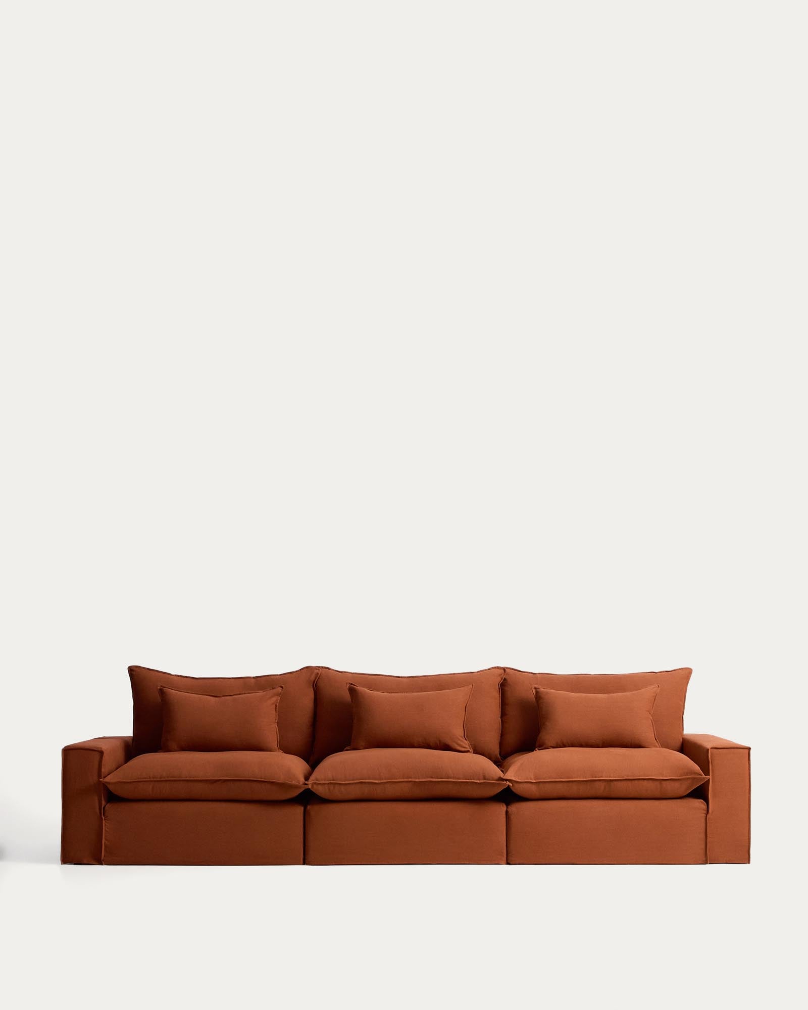5-Sitzer-Modularsofa Anarela mit abnehmbarem Bezug aus Leinen in Terrakotta, 370 cm, FSC Mix Credit in Terrakotta präsentiert im Onlineshop von KAQTU Design AG. 5er Sofa ist von Kave Home