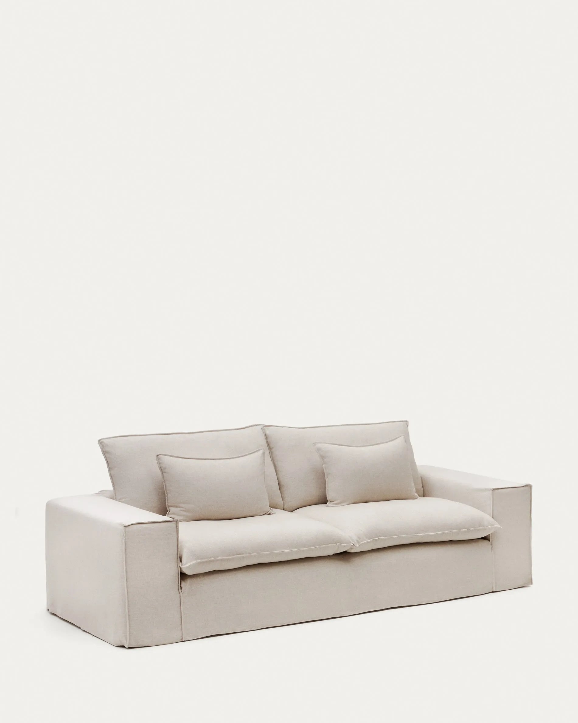 Eleganter Leinenbezug in Beige für das Anarela 3-Sitzer-Sofa – stilvoll, langlebig und pflegeleicht für ein modernes Wohnzimmer.