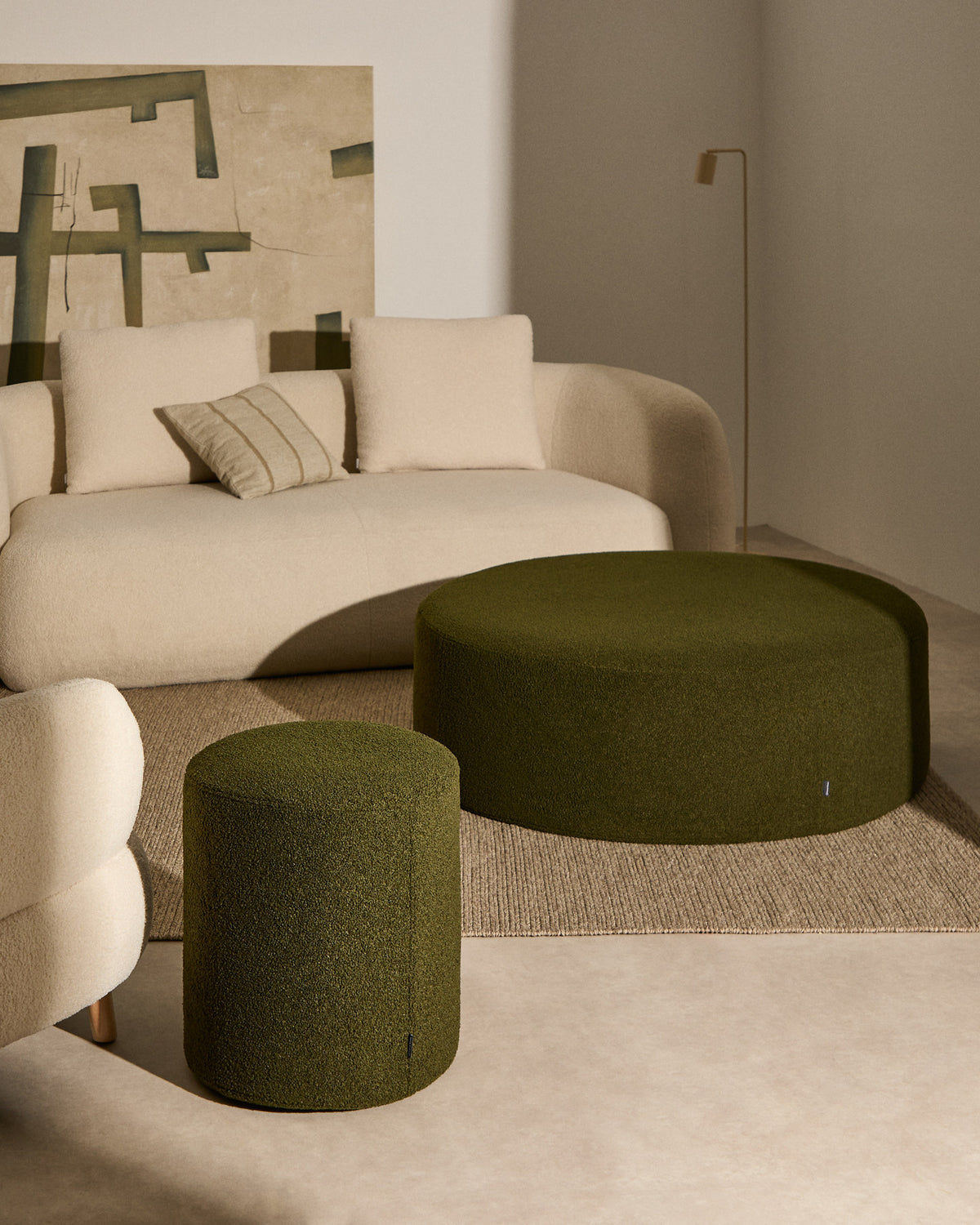Fusshocker Kaeli mit abnehmbarem Bezug in grünem Bouclé Ø 43 cm in Grün präsentiert im Onlineshop von KAQTU Design AG. Pouf ist von Kave Home