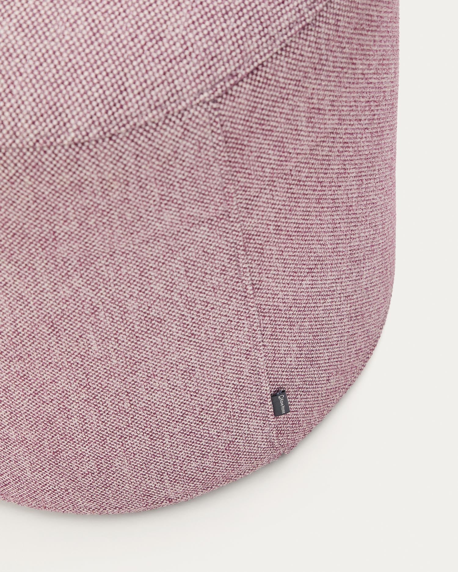 Fußablage mit abnehmbarem Bezug Kaeli violett Ø 43 cm in Lila präsentiert im Onlineshop von KAQTU Design AG. Hocker ist von Kave Home