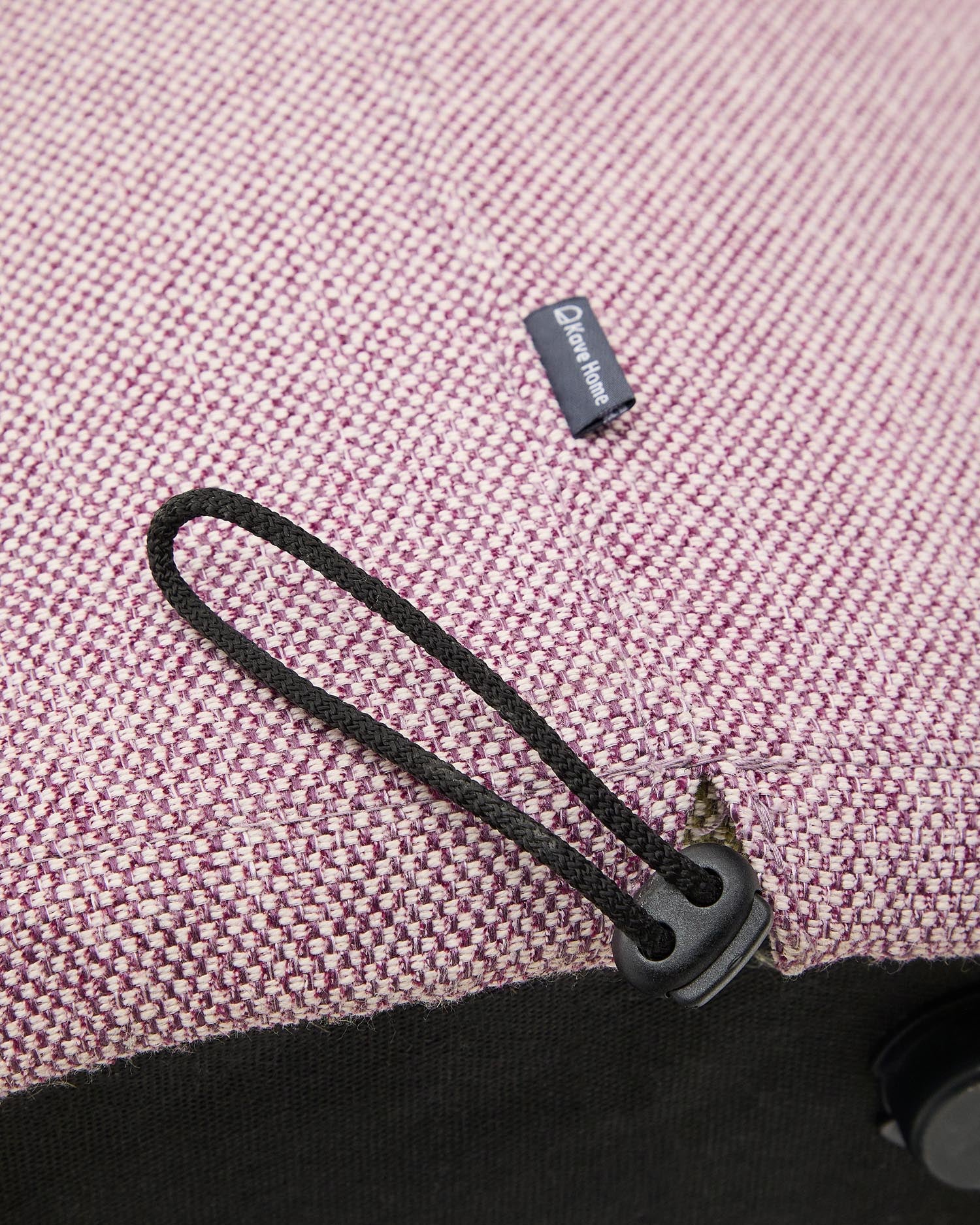 Erleben Sie die elegante Kaeli Fußablage in Violett. Mit abnehmbarem, umweltfreundlichem Bezug und robuster Konstruktion für höchsten Komfort.