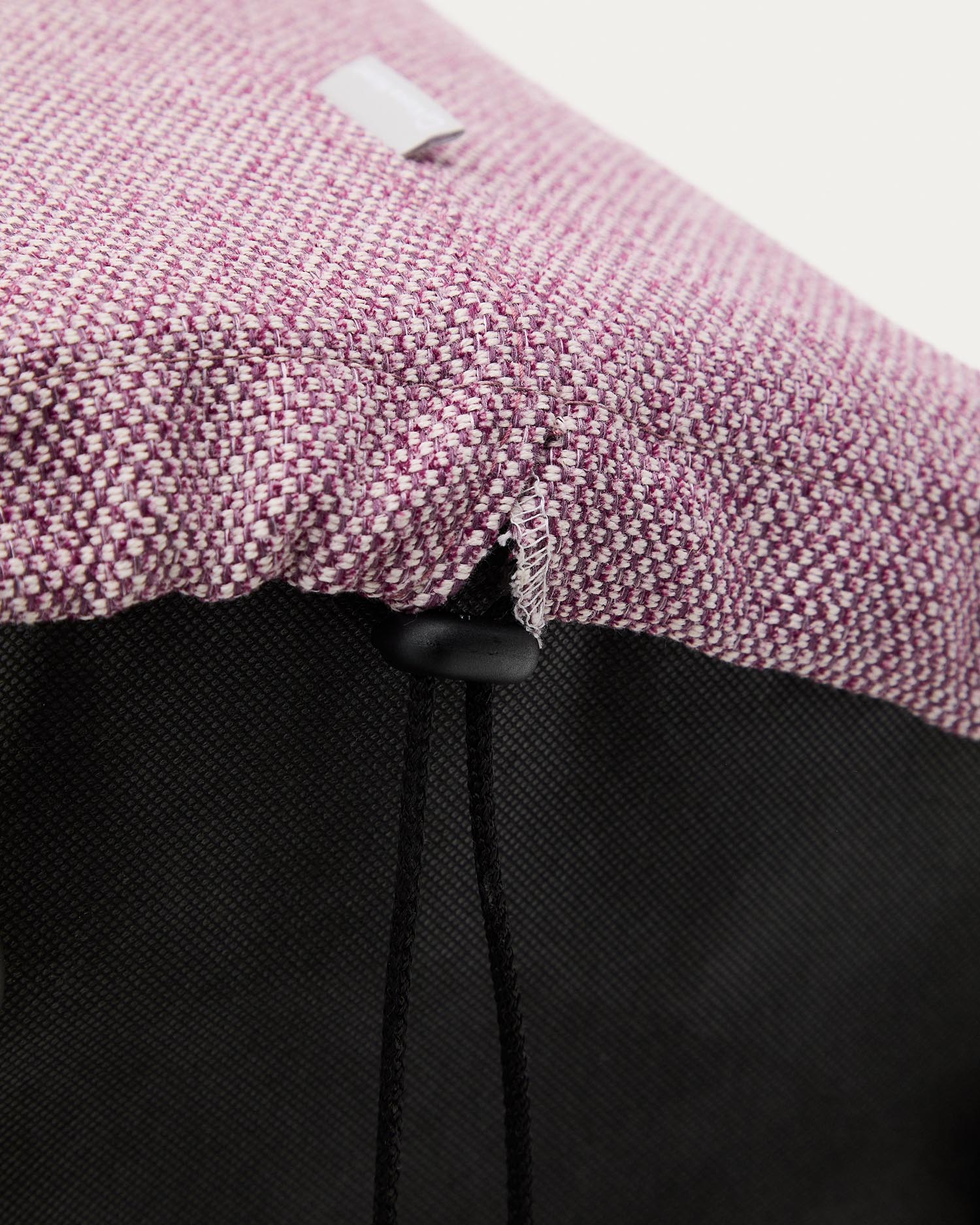 Fußablage mit abnehmbarem Bezug Kaeli violett Ø 60 cm in Lila präsentiert im Onlineshop von KAQTU Design AG. Hocker ist von Kave Home
