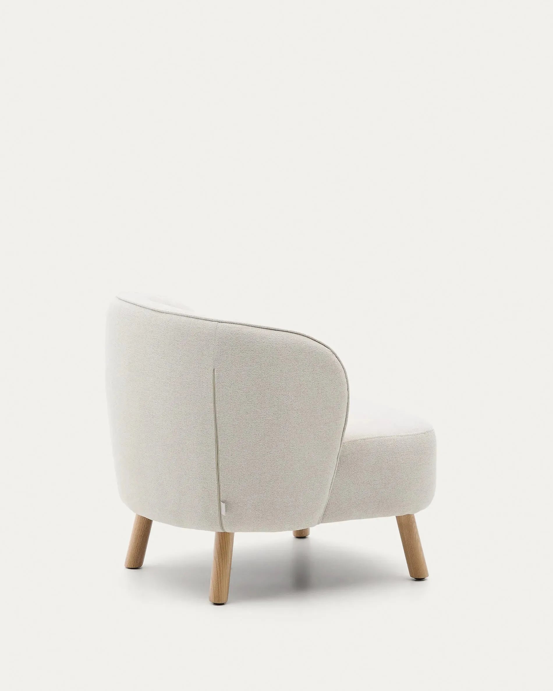 Sessel Ulit: Eleganter Chenille-Bezug in Beige, stabile Beine aus Buchenholz mit natürlichem Finish, ideal für stilvolles Wohnen.