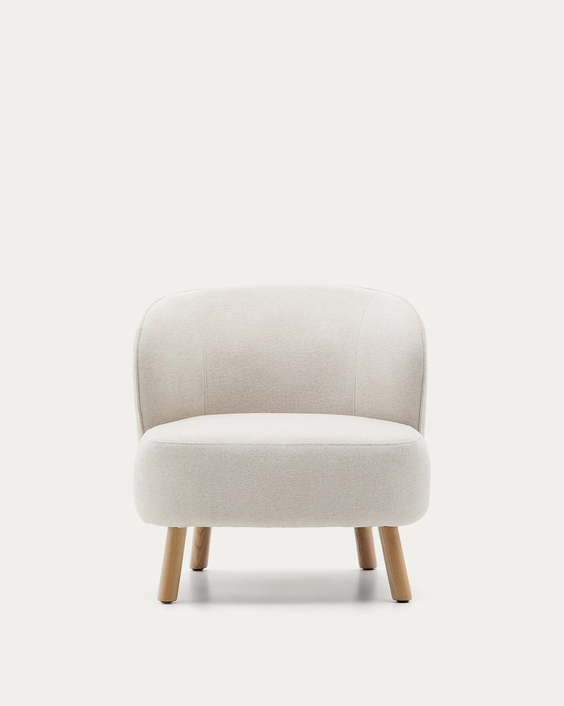 Eleganter Sessel Ulit: Beigefarbenes Chenille, stabile Buchenholzbeine, ideal für stilvolle Entspannung in jedem Raum.