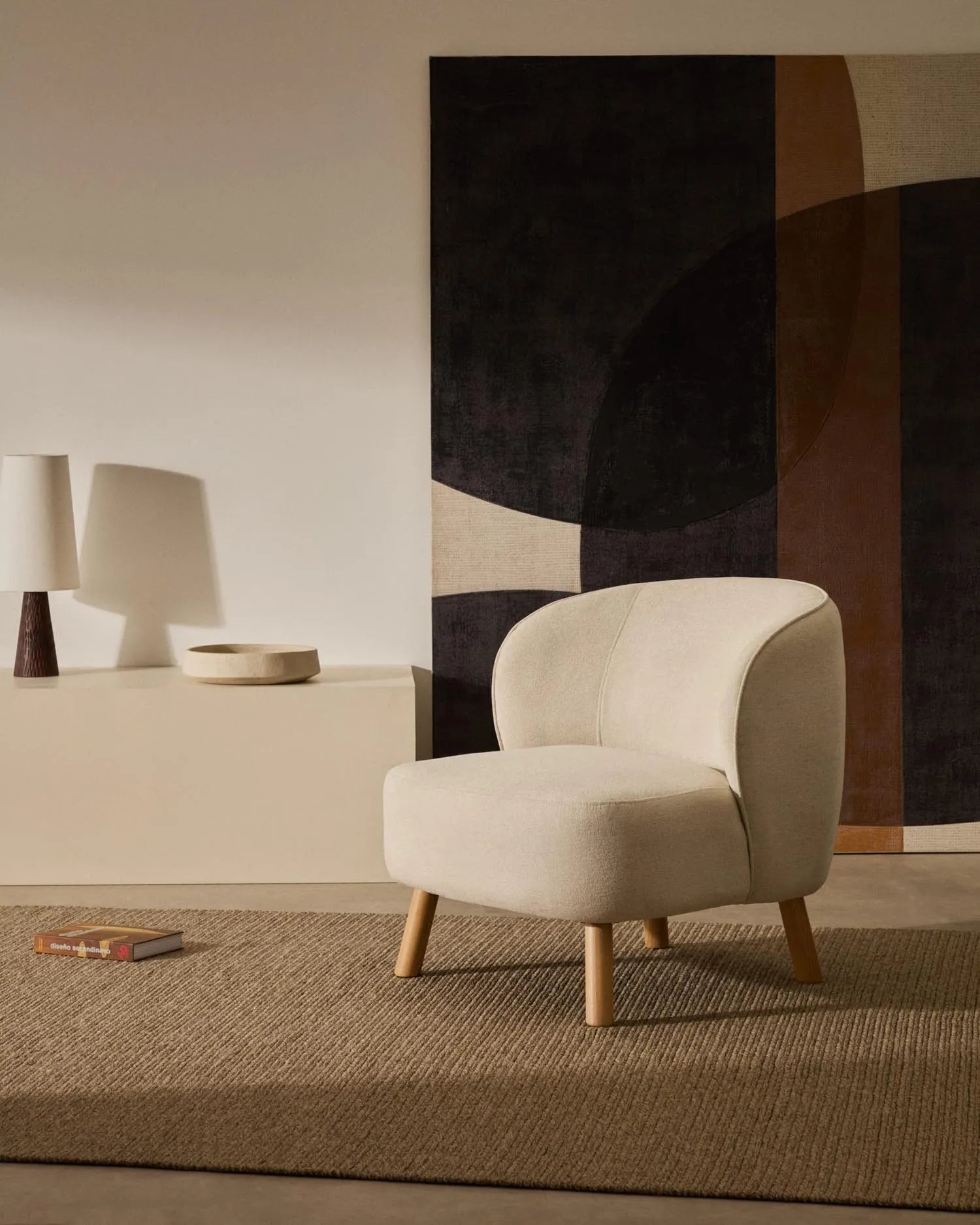 Sessel Ulit: Eleganter Chenille-Bezug in Beige, stabile Beine aus Buchenholz mit natürlichem Finish, ideal für stilvolles Wohnen.