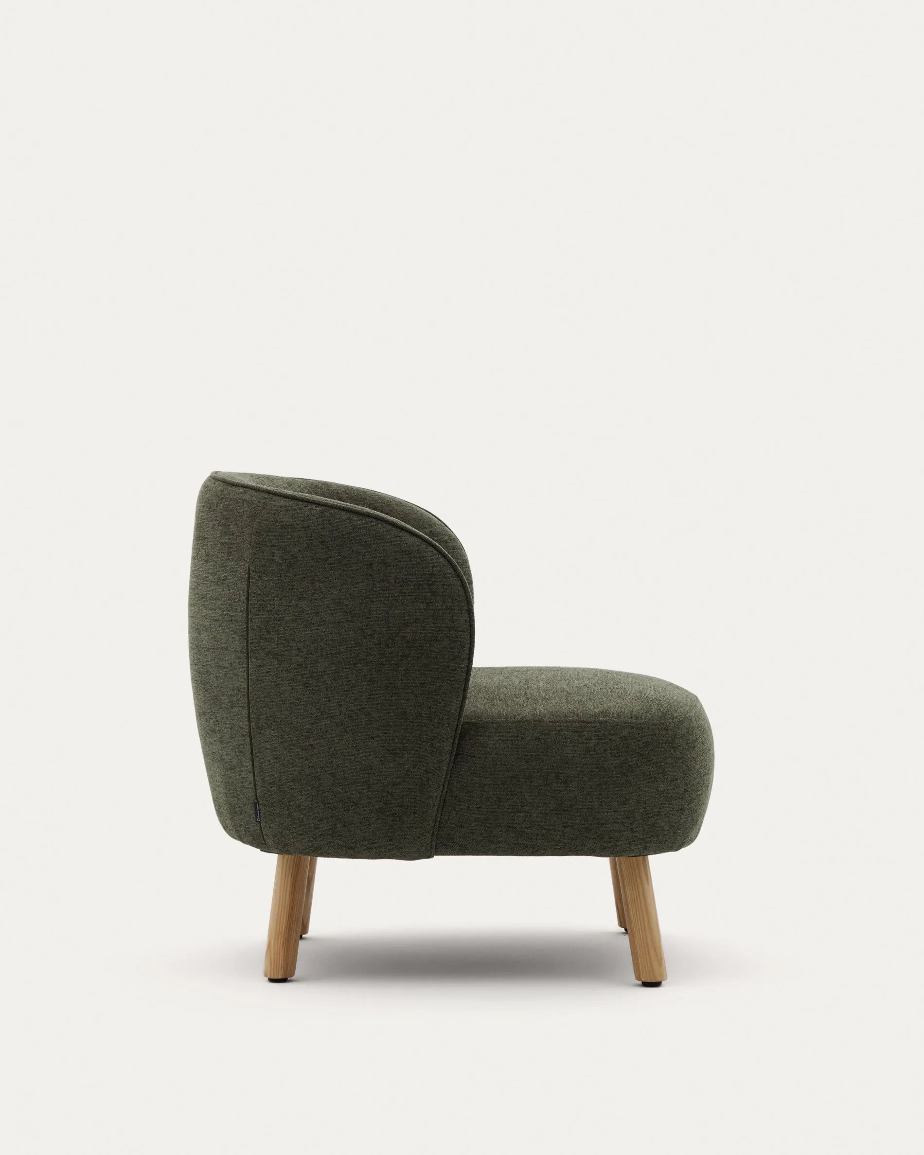 Eleganter Sessel Ulit in grünem Chenille, mit stabilen Buchenholzbeinen, bietet stilvollen Komfort für Ihr Zuhause.