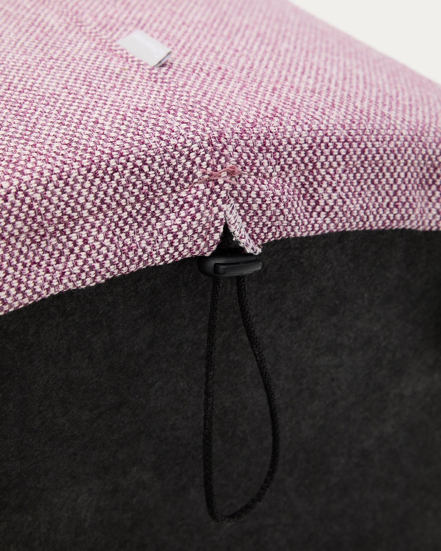 Fußablage mit abnehmbarem Bezug Kaeli violett Ø 90 cm in Lila präsentiert im Onlineshop von KAQTU Design AG. Hocker ist von Kave Home