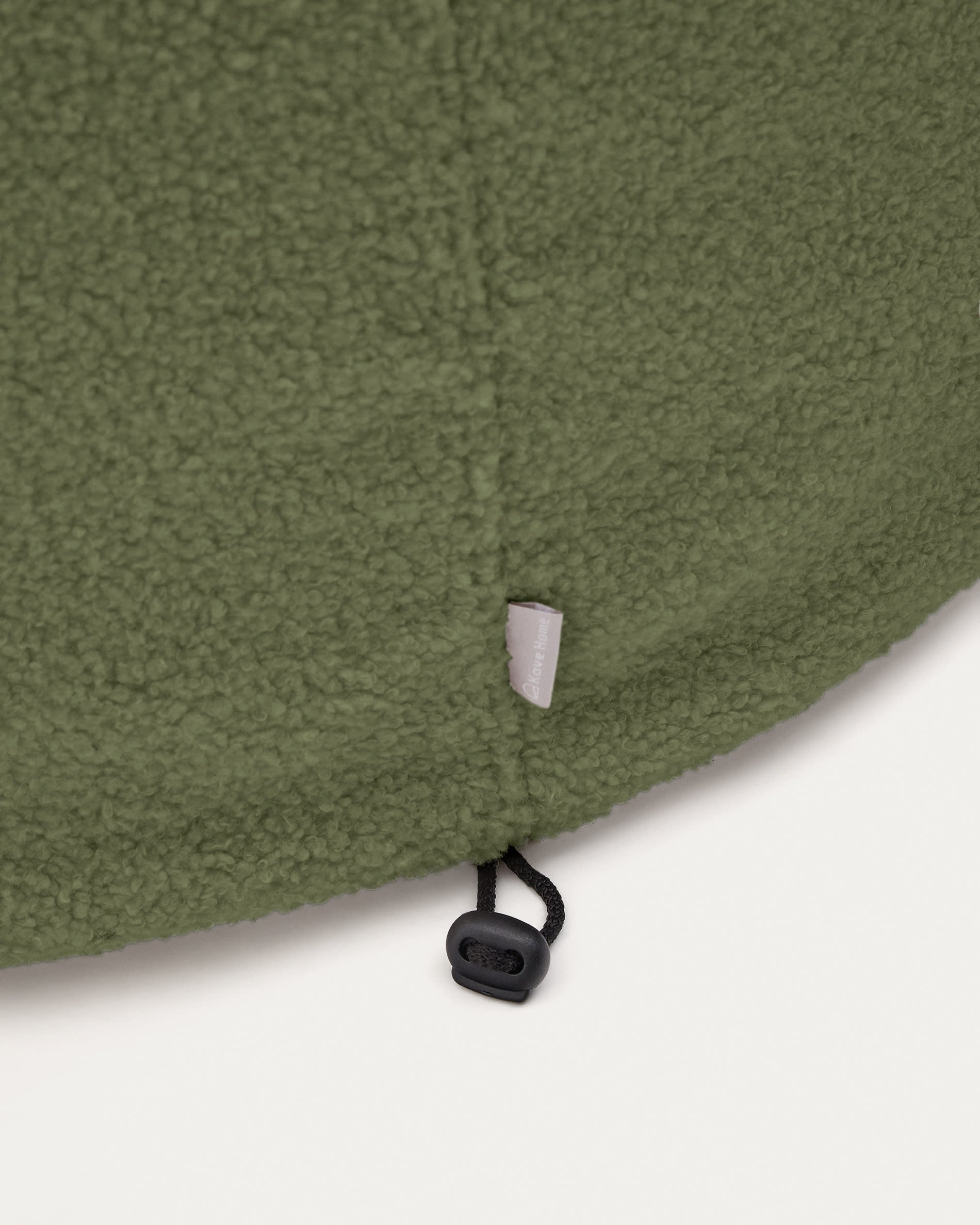 Eleganter Fusshocker Kaeli in grünem Bouclé, Ø 120 cm, mit abnehmbarem Bezug, ideal für modernes und gemütliches Wohndesign.