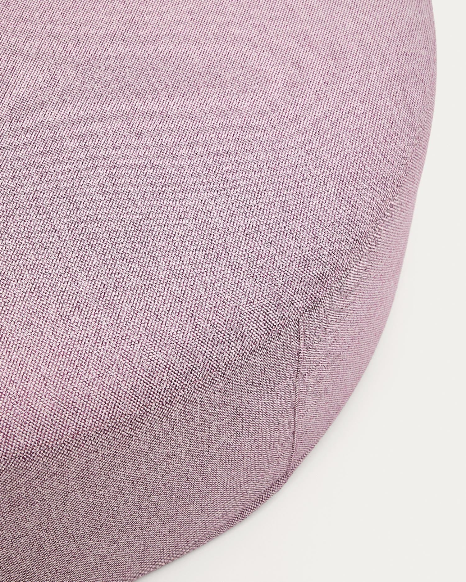 Fußablage mit abnehmbarem Bezug Kaeli violett Ø 120 cm in Lila präsentiert im Onlineshop von KAQTU Design AG. Hocker ist von Kave Home