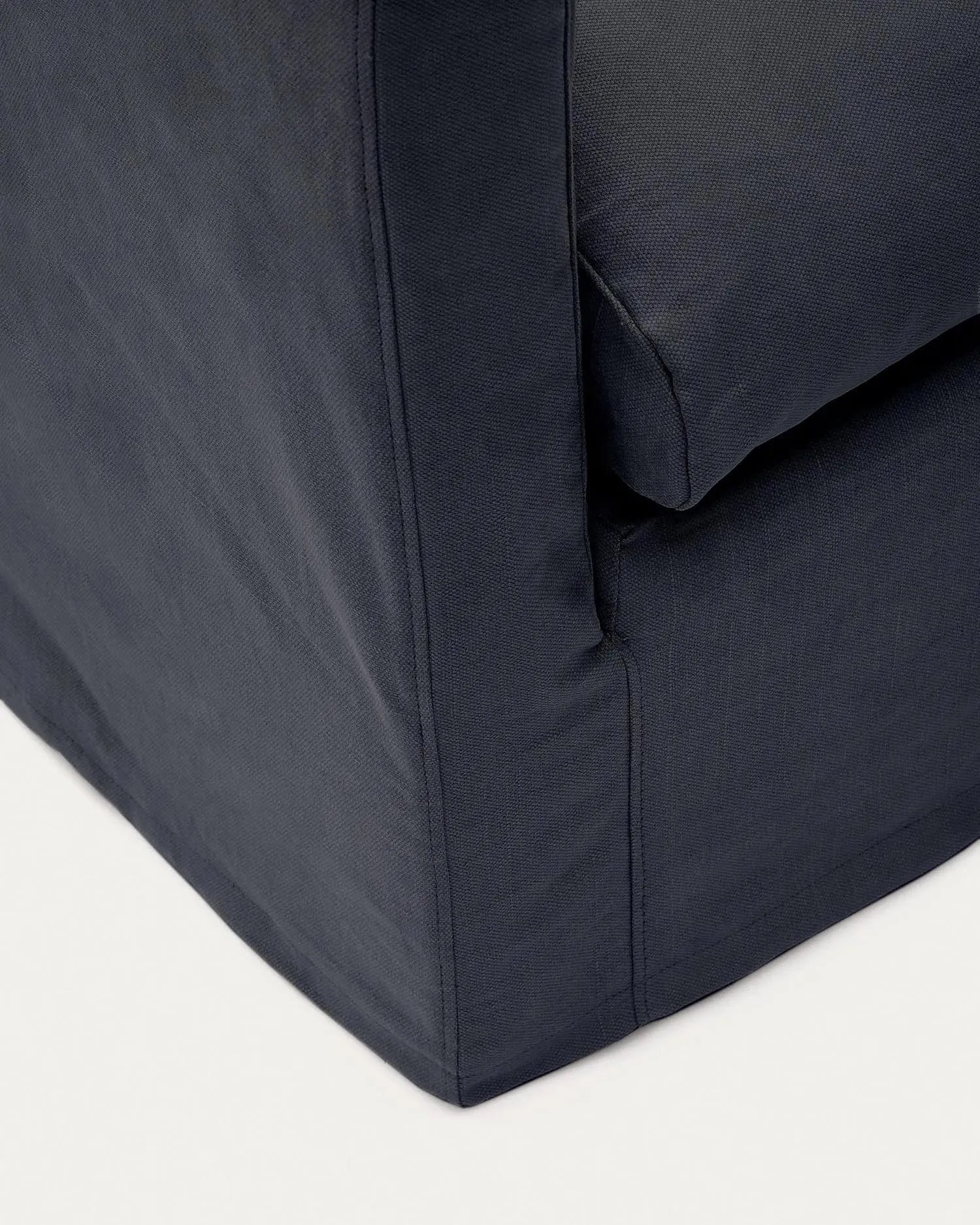 Anthrazitgrauer Bezug aus Leinen-Baumwoll-Mix, ideal für den Nora Sessel, 92 cm, elegant und hochwertig von Kave Home.