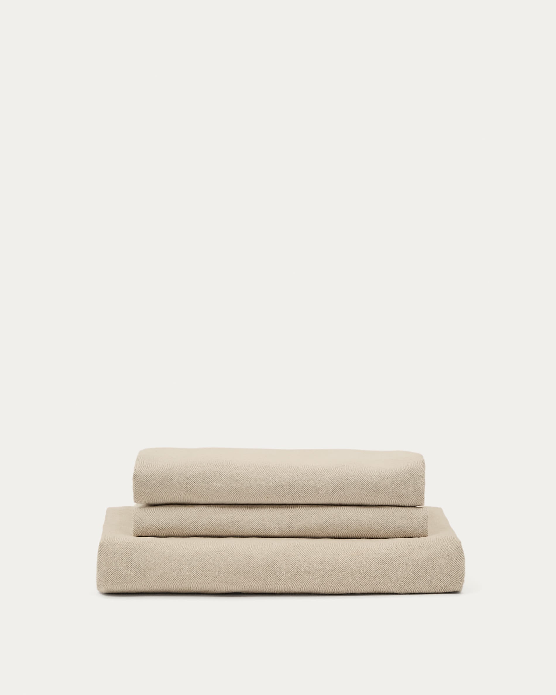 Eleganter Bezug für Nora Sofa 4 Sitzer in Taupe, aus Leinen und Baumwolle. Atmungsaktiv, strapazierfähig und pflegeleicht.