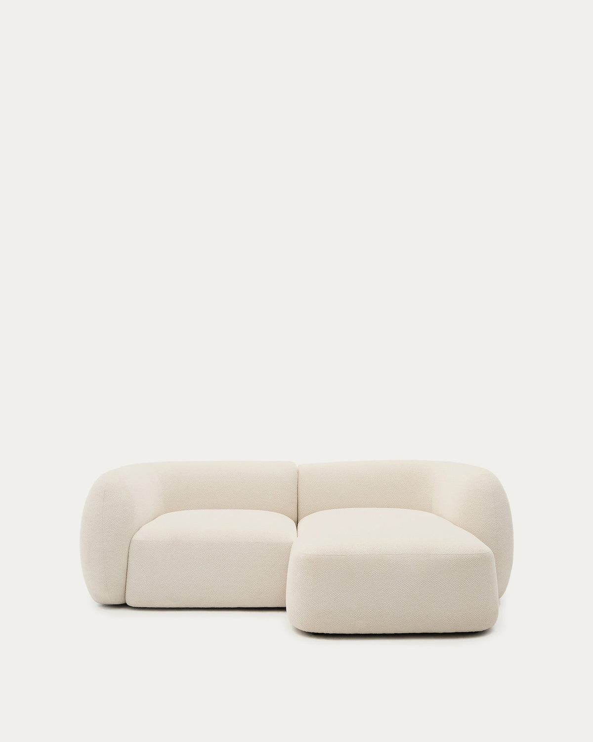 2-Sitzer-Modularsofa Martina mit Chenille und Chaiselongue rechts in Ecru 230 cm in Ecru präsentiert im Onlineshop von KAQTU Design AG. L-Sofa rechts ist von Kave Home