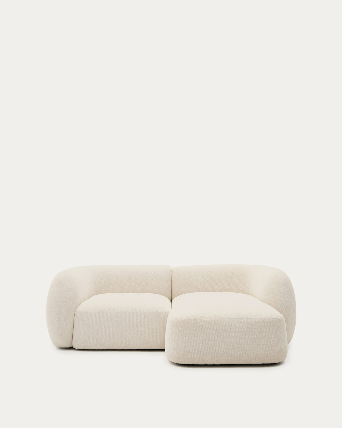 Schwer entflammbares 2-Sitzer-Modularsofa Martina mit Chenille und Chaiselongue rechts in Ecru 230 cm in Ecru präsentiert im Onlineshop von KAQTU Design AG. L-Sofa rechts ist von Kave Home